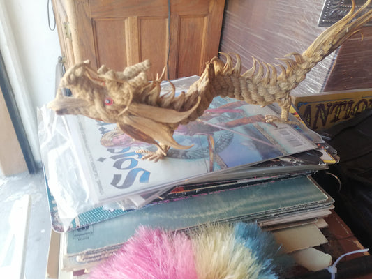Figura decorativa vintage de dragón hecha a mano con cuerda de macramé - Antiques Bazaar Ensenada