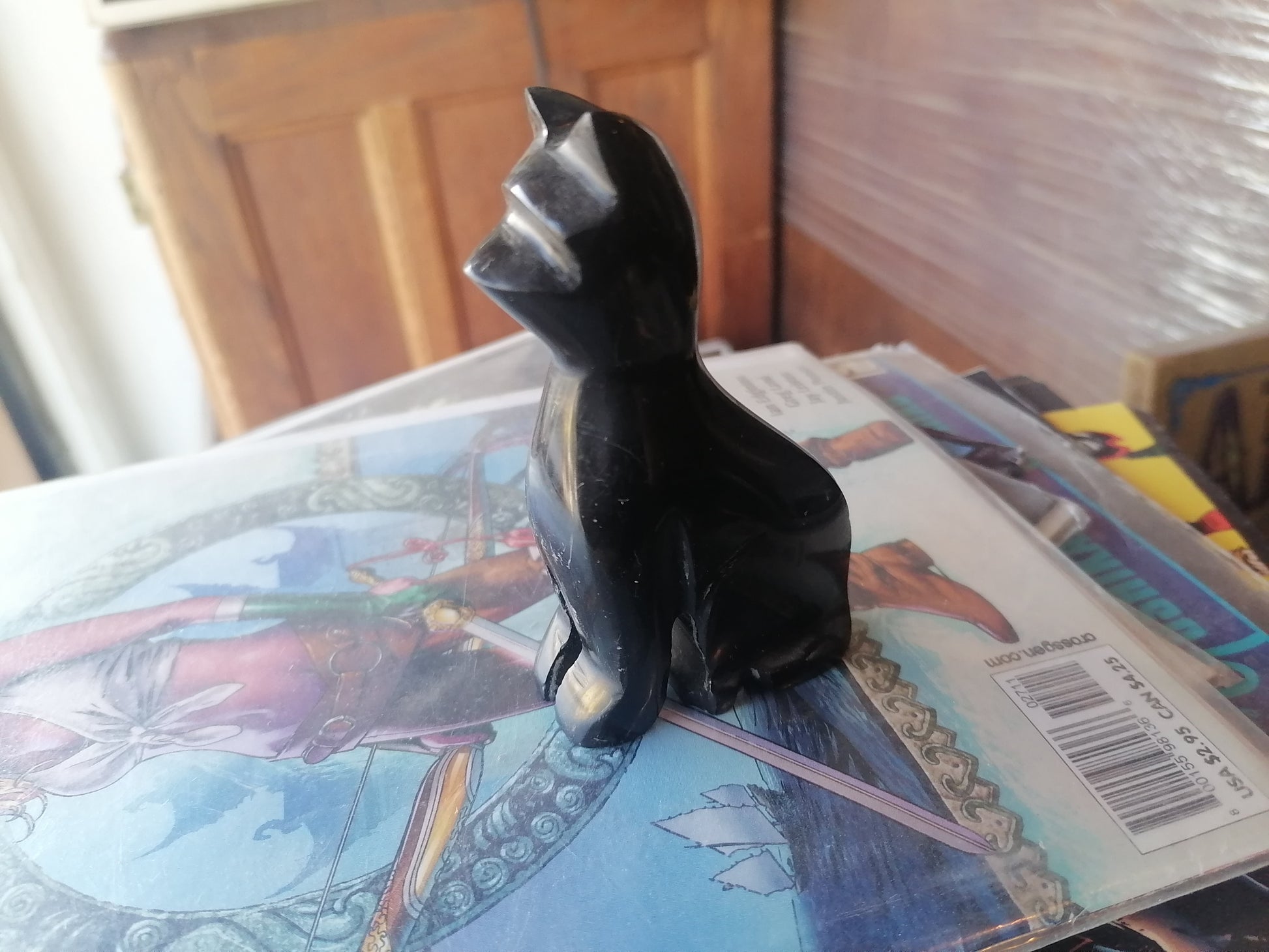 Figura de gato hecha a mano de piedra de obsidiana negra y dorada, - Antiques Bazaar Ensenada