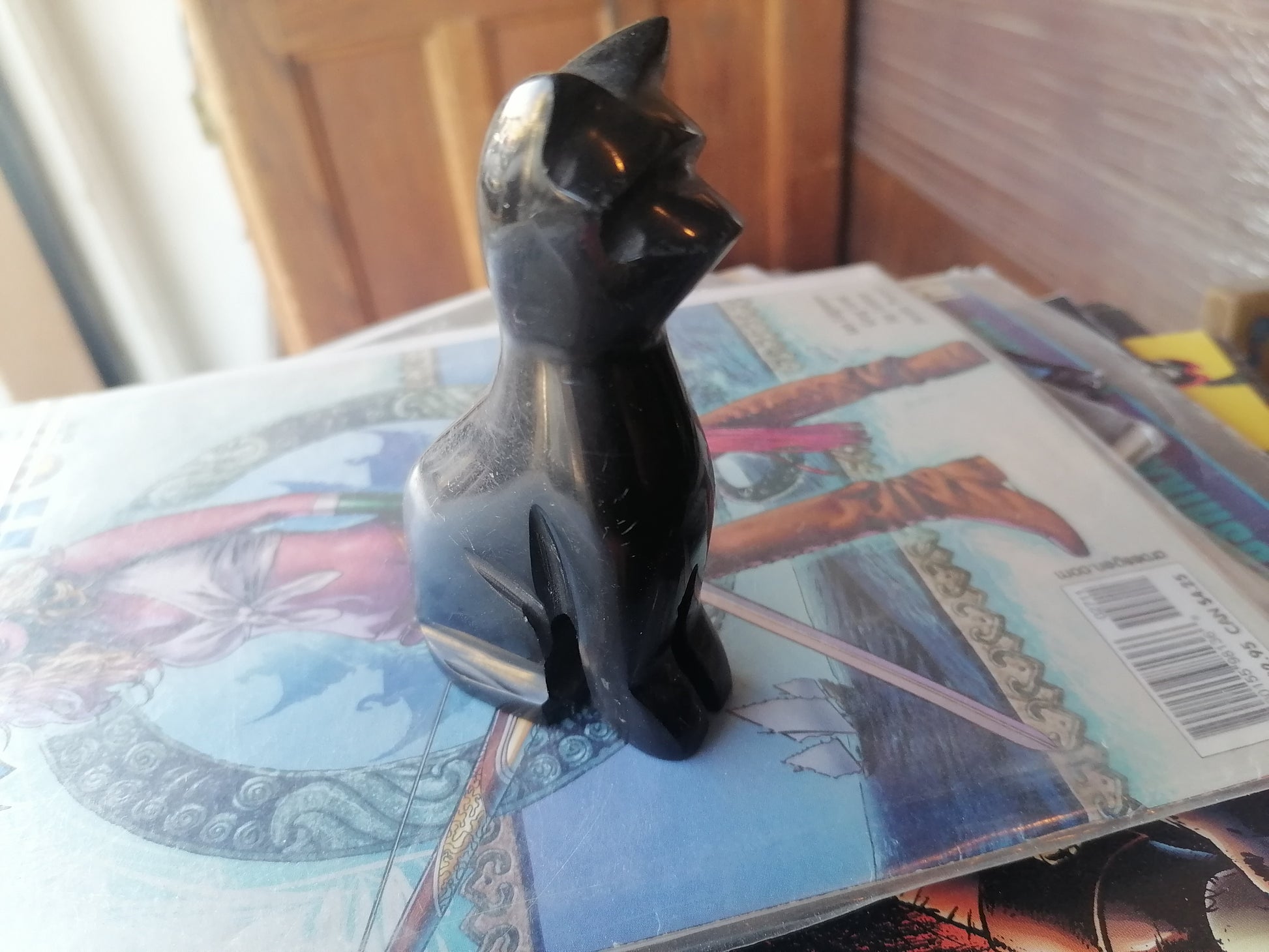 Figura de gato hecha a mano de piedra de obsidiana negra y dorada, - Antiques Bazaar Ensenada