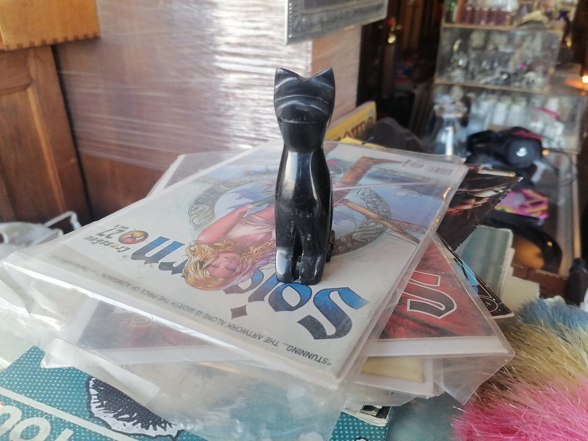 Figura de gato hecha a mano de piedra de obsidiana negra y dorada, - Antiques Bazaar Ensenada