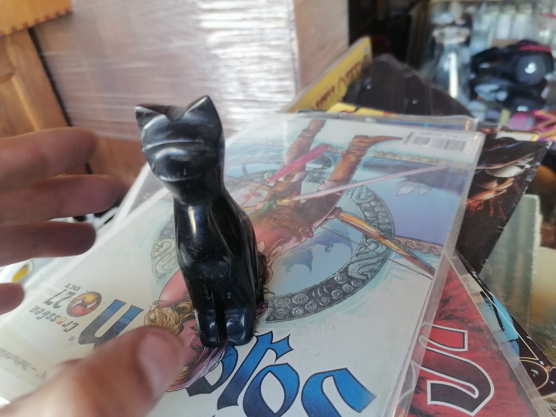Figura de gato hecha a mano de piedra de obsidiana negra y dorada, - Antiques Bazaar Ensenada