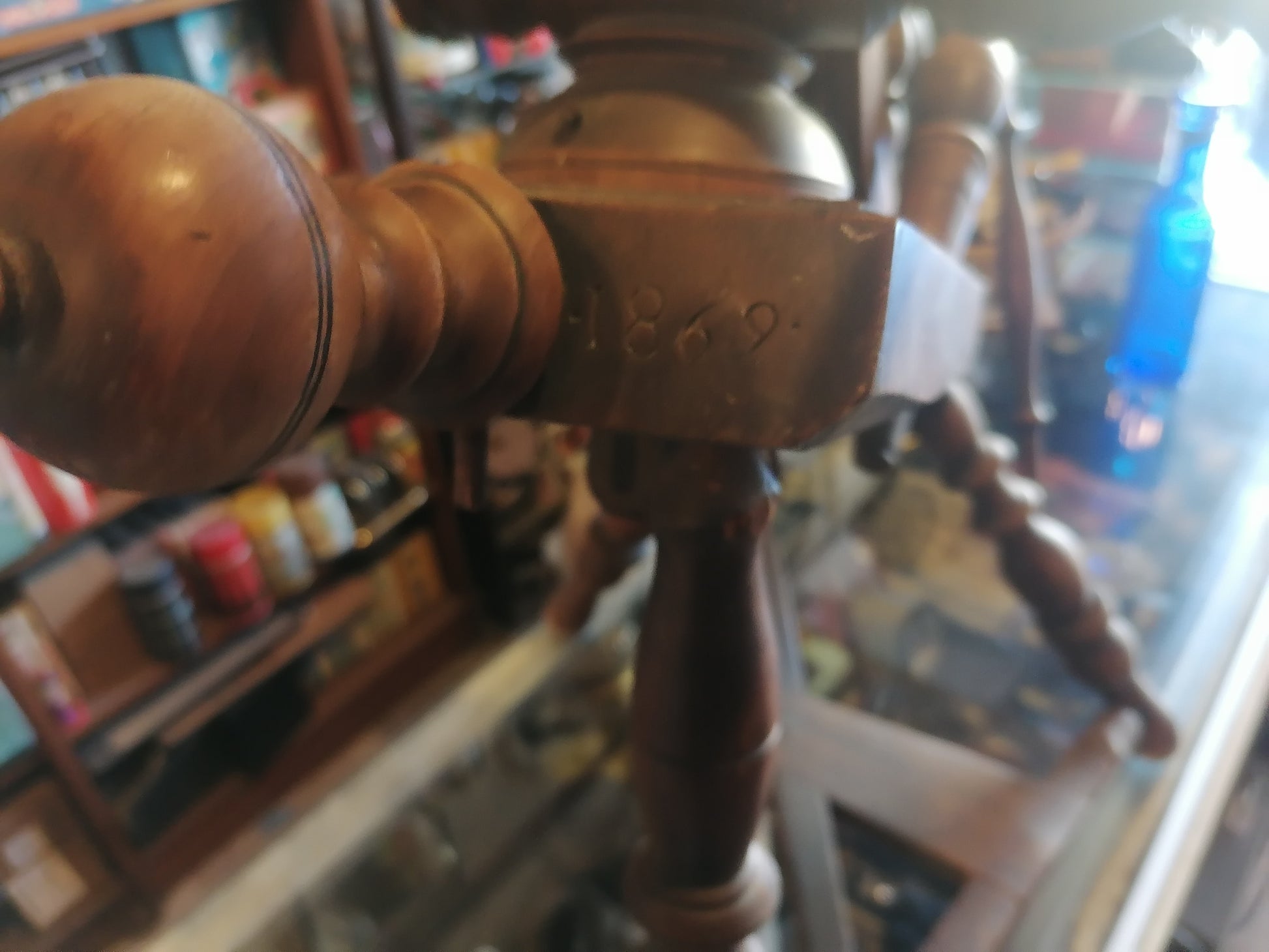 Rueca de hilar antigua de 1869 - Antiques Bazaar Ensenada