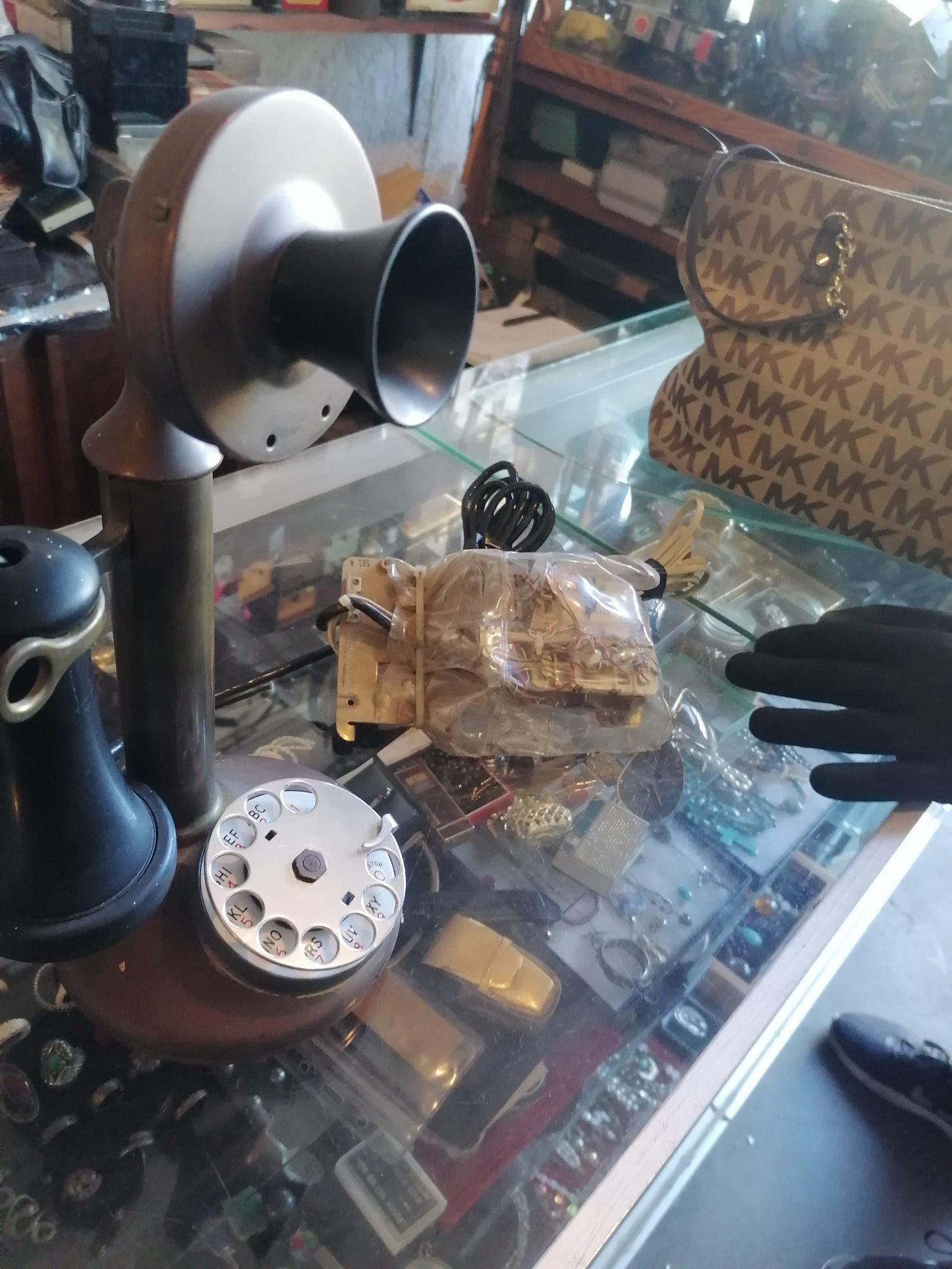 Teléfono de candil vintage - Antiques Bazaar Ensenada