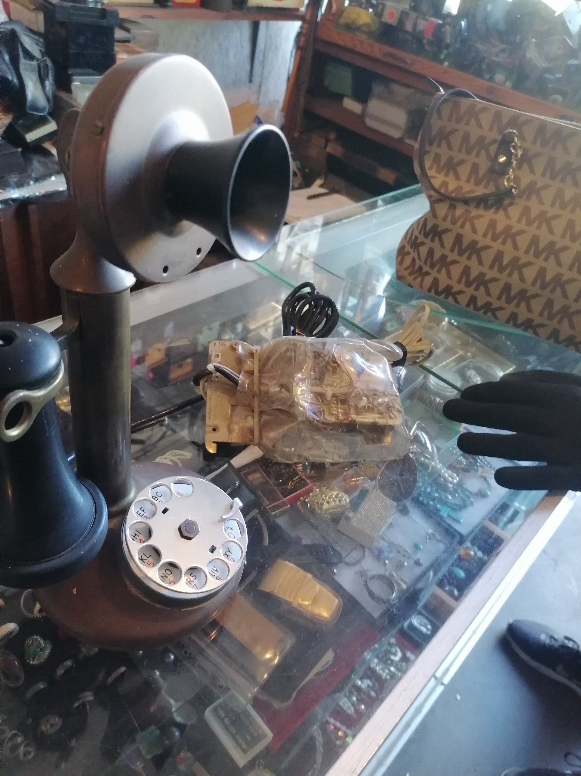 Teléfono de candil vintage - Antiques Bazaar Ensenada