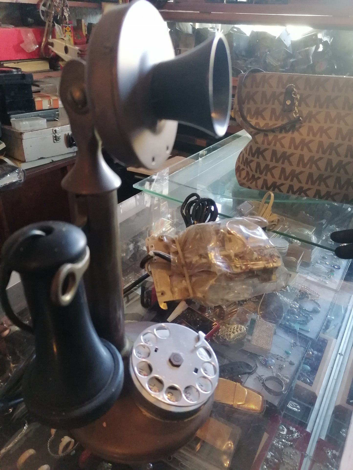 Teléfono de candil vintage - Antiques Bazaar Ensenada