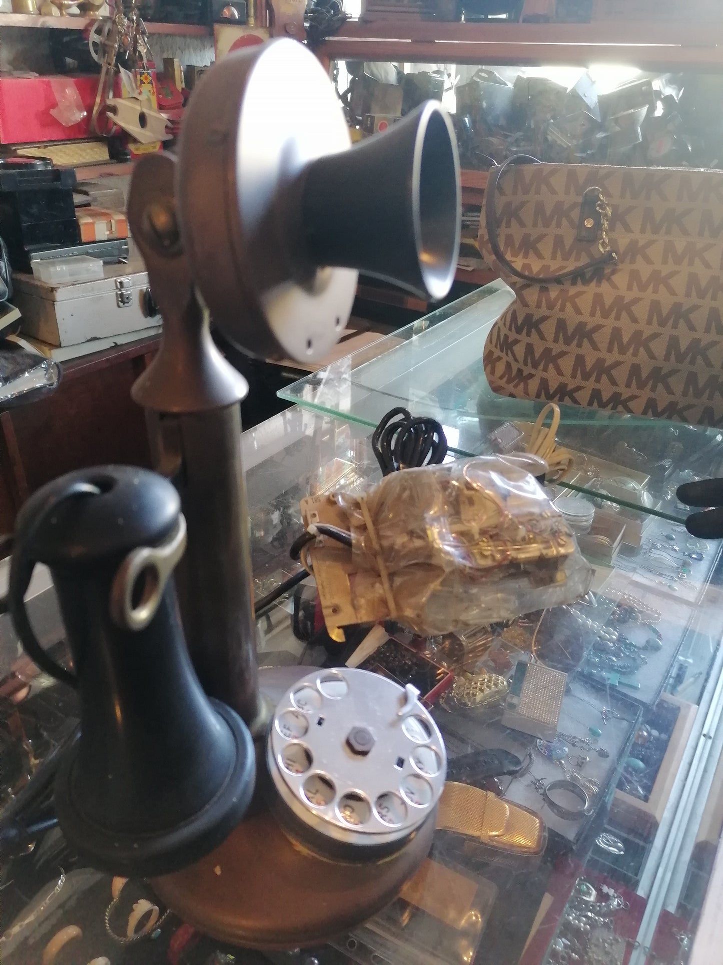 Teléfono de candil vintage - Antiques Bazaar Ensenada