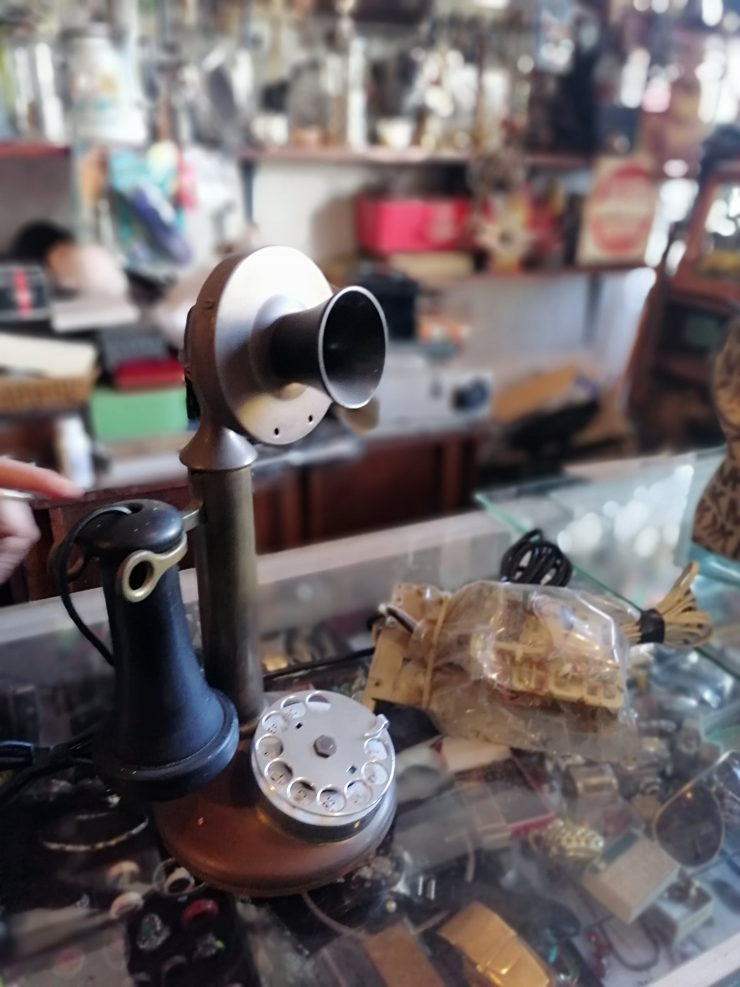 Teléfono de candil vintage - Antiques Bazaar Ensenada