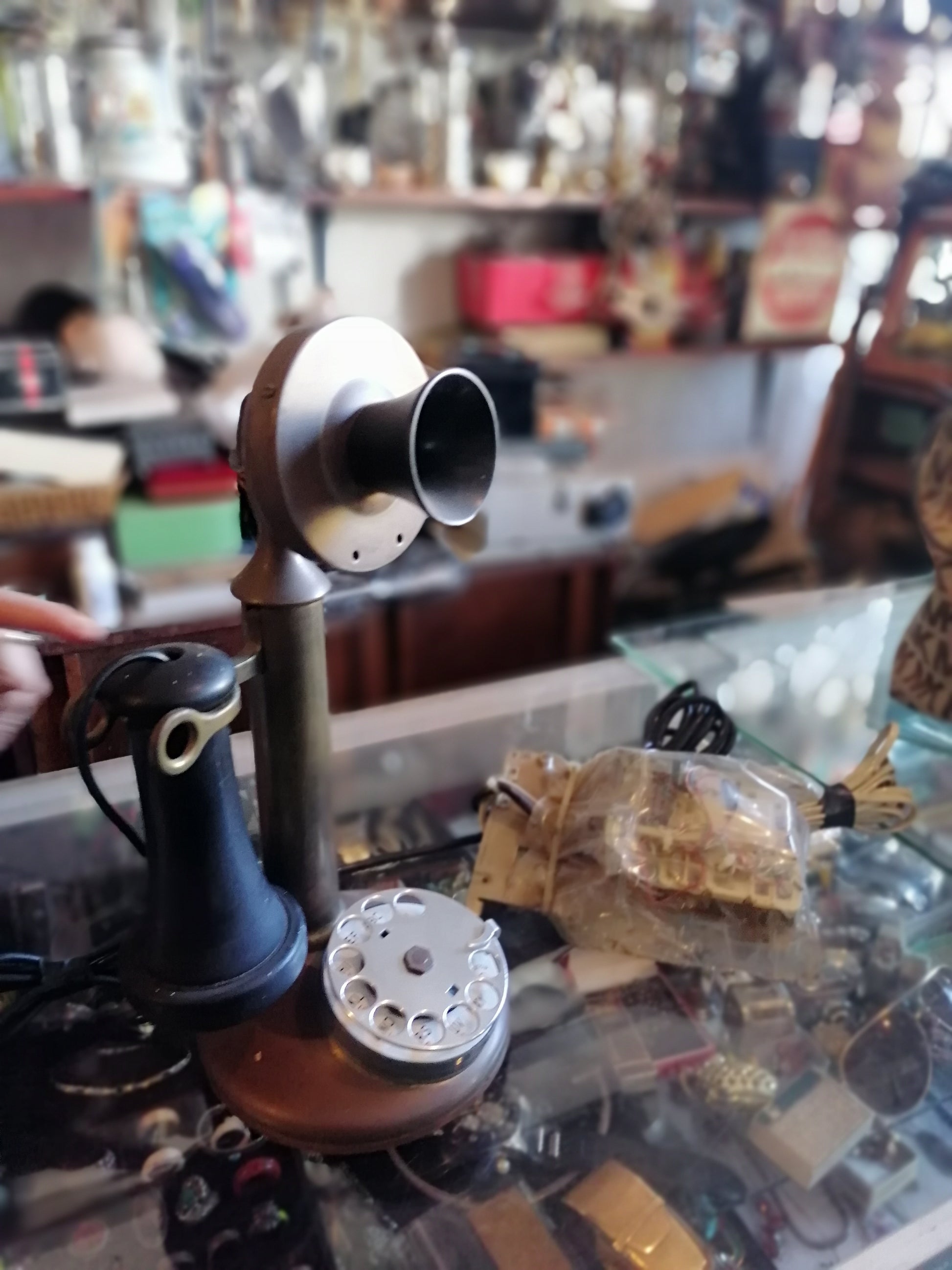 Teléfono de candil vintage - Antiques Bazaar Ensenada