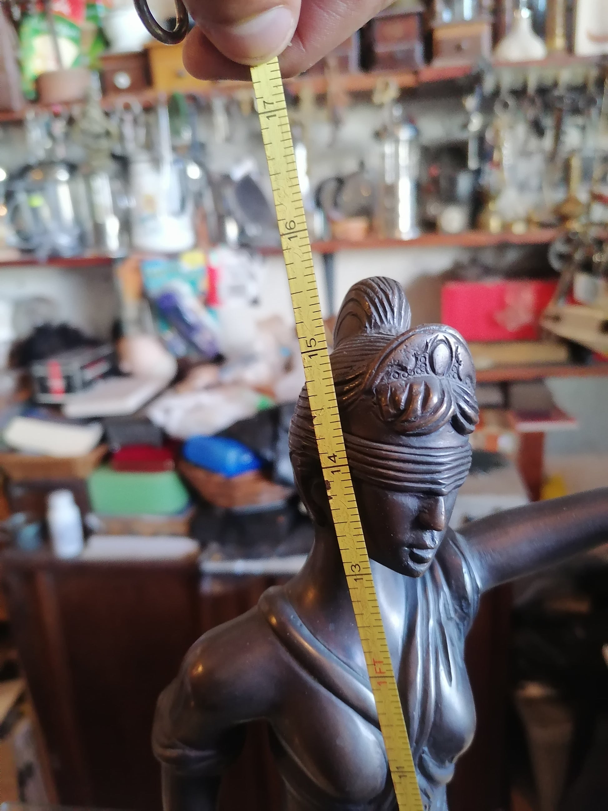 Escultura de la diosa Themis - Antiques Bazaar Ensenada