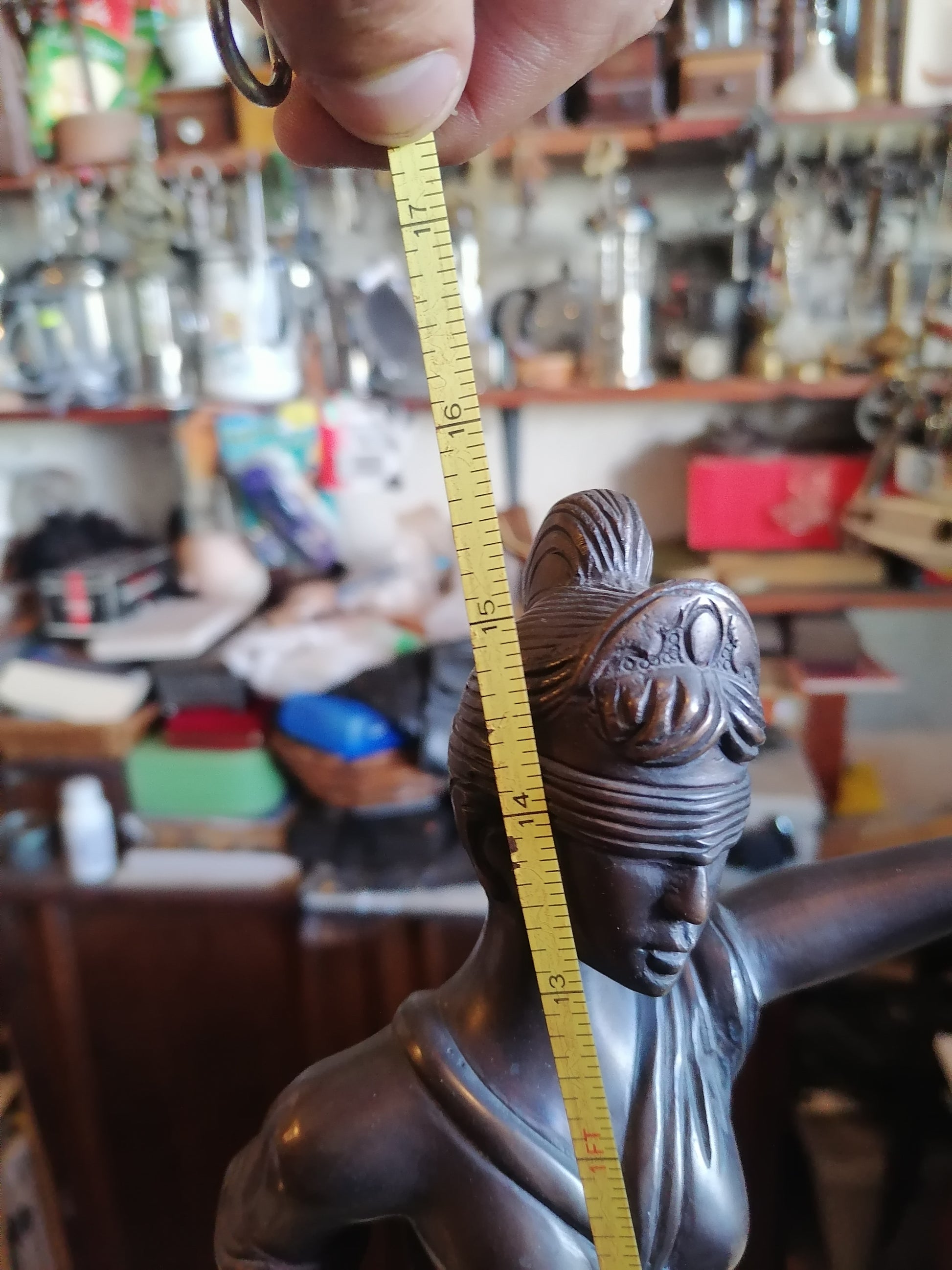 Escultura de la diosa Themis - Antiques Bazaar Ensenada