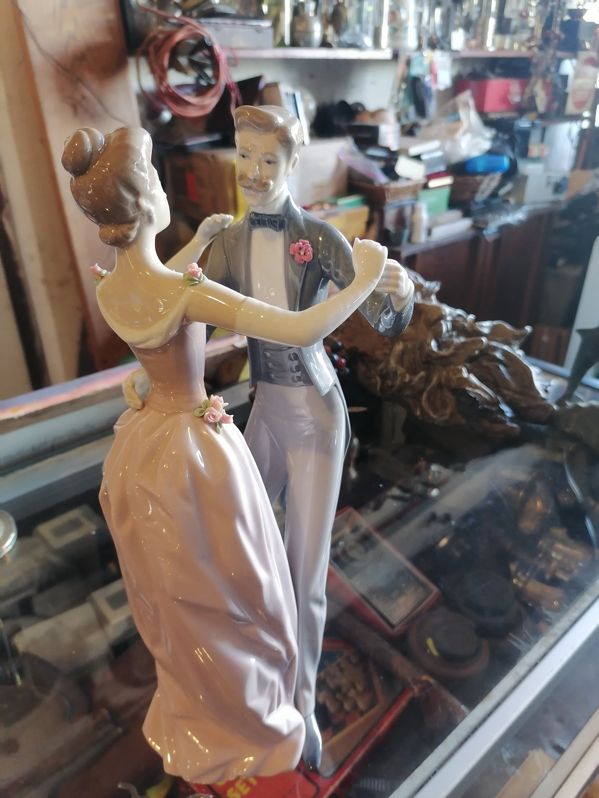 figura Anniversary Waltz (#1372) de Lladro - Antiques Bazaar Ensenada