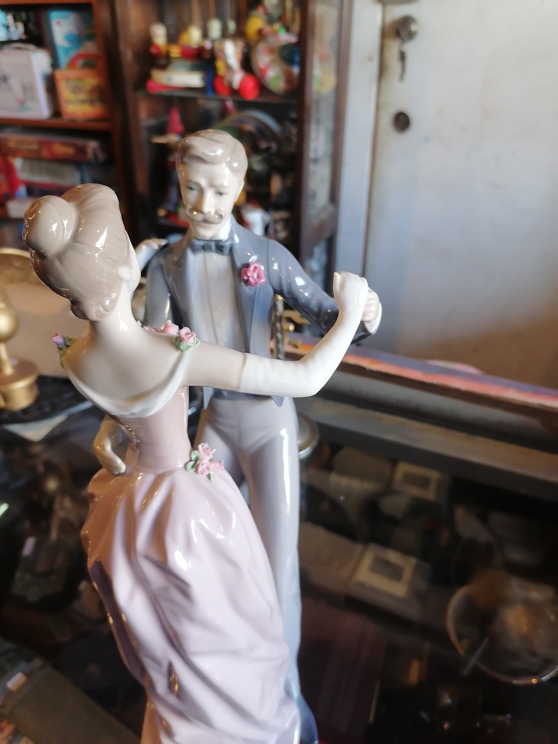 figura Anniversary Waltz (#1372) de Lladro - Antiques Bazaar Ensenada