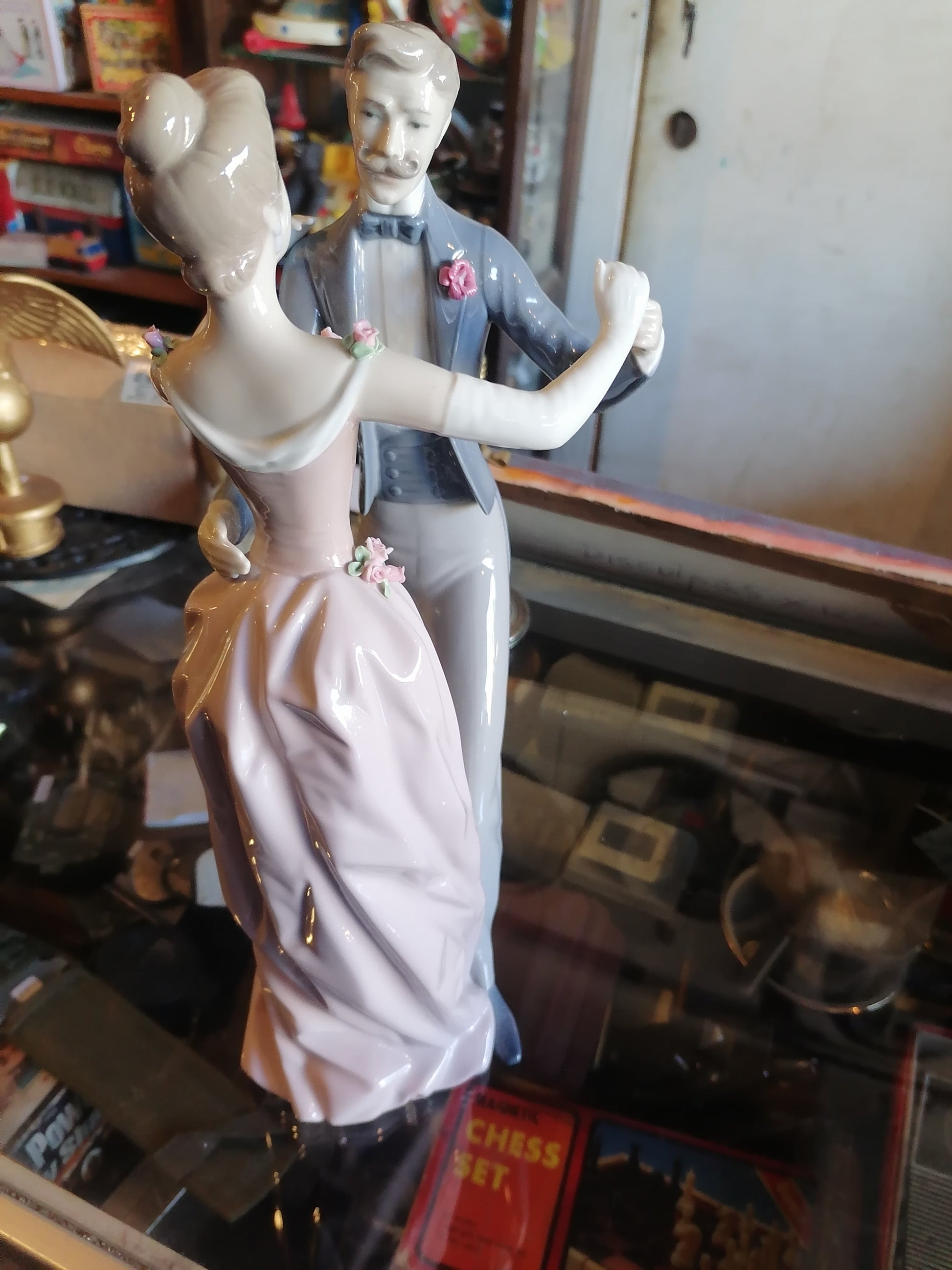 figura Anniversary Waltz (#1372) de Lladro - Antiques Bazaar Ensenada