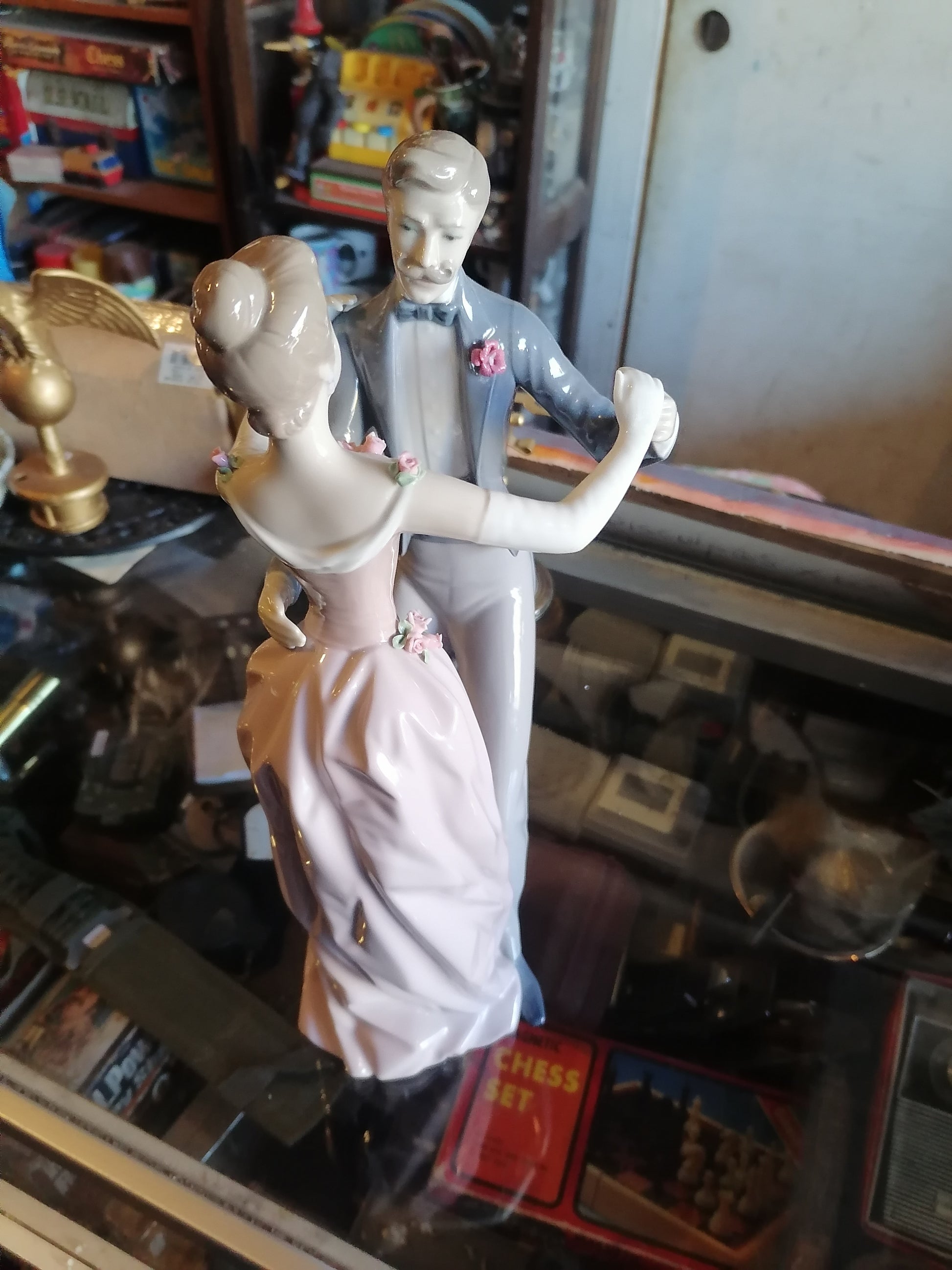 figura Anniversary Waltz (#1372) de Lladro - Antiques Bazaar Ensenada