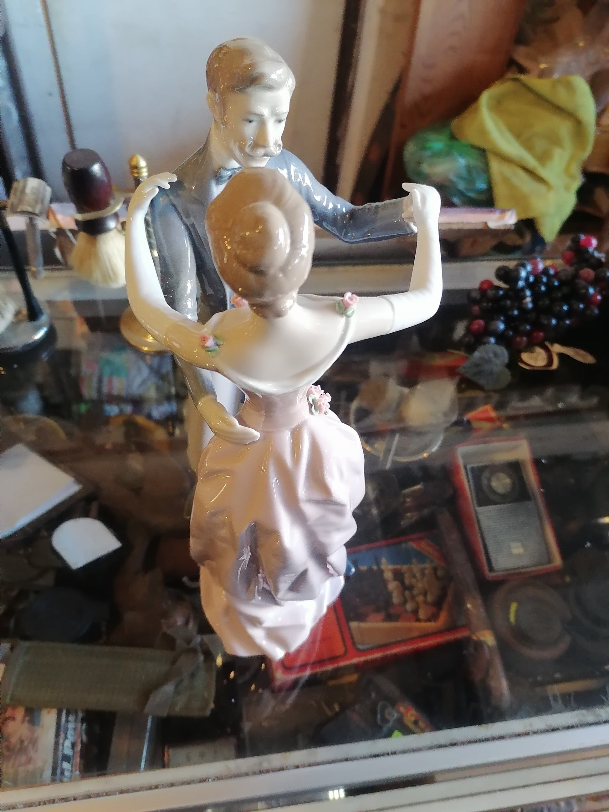 figura Anniversary Waltz (#1372) de Lladro - Antiques Bazaar Ensenada