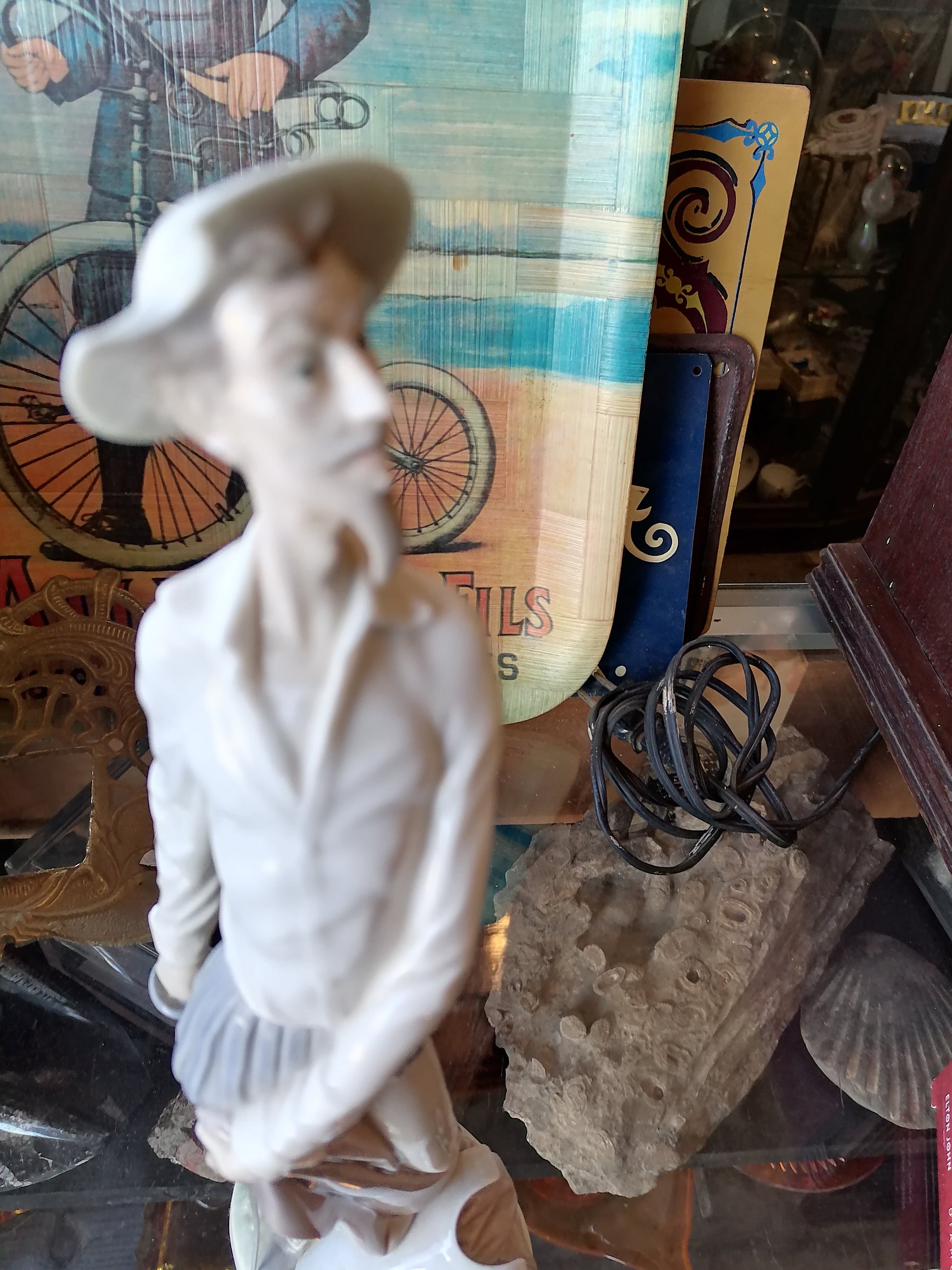 Lladro #4854 – Elegante Figura de Don Quijote (11.75”) - Antiques Bazaar Ensenada