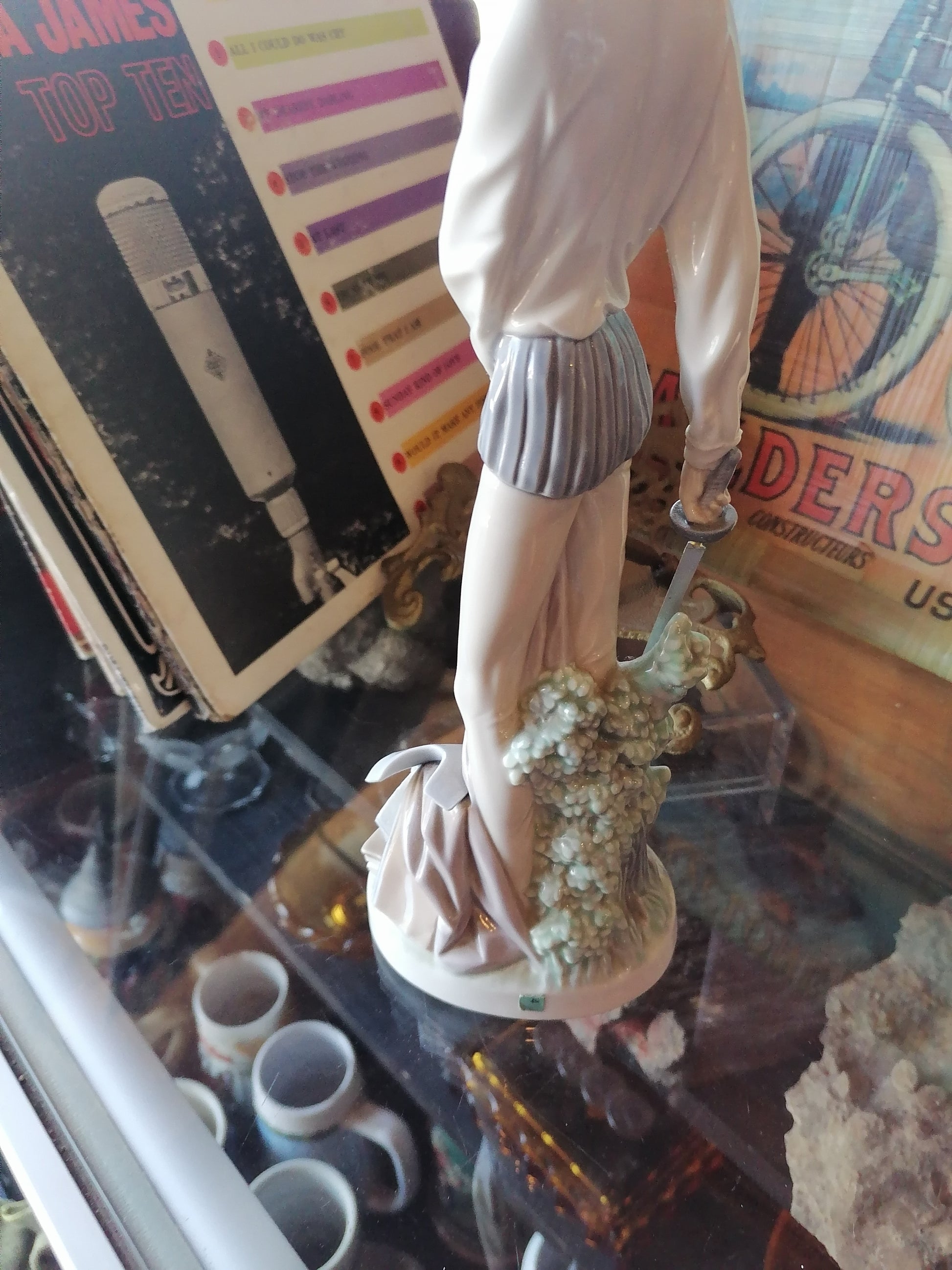 Lladro #4854 – Elegante Figura de Don Quijote (11.75”) - Antiques Bazaar Ensenada