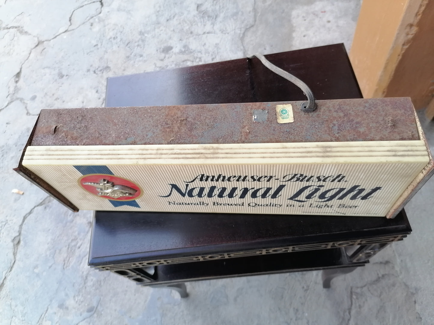 Letrero Vintage de Cerveza Natural Light – Coleccionable Clásico - Antiques Bazaar Ensenada