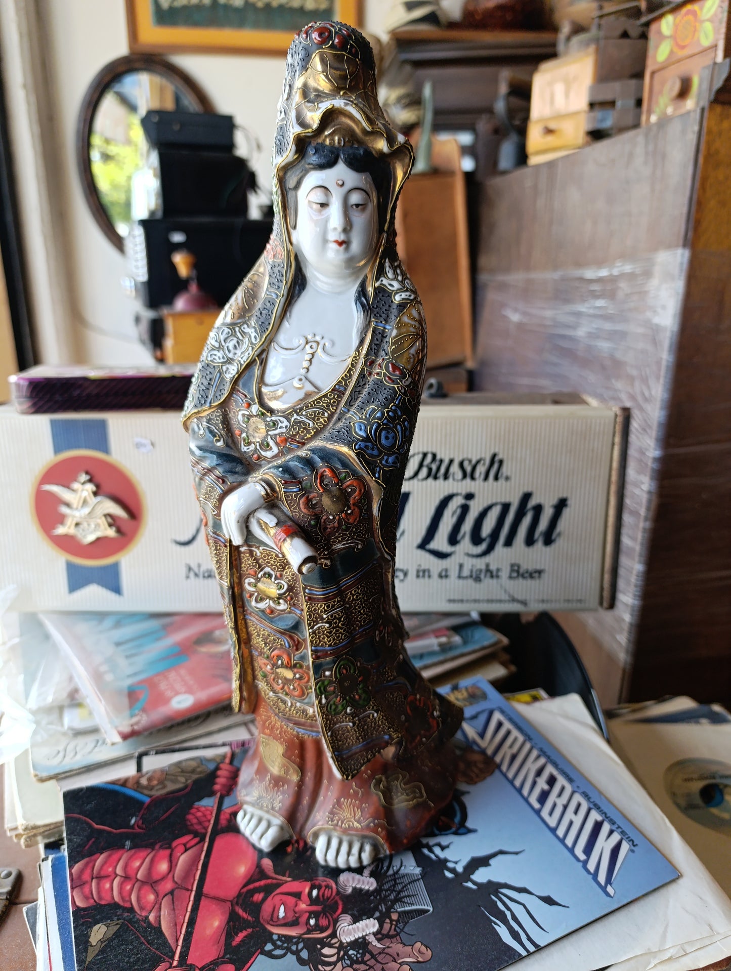 Escultura de Porcelana Satsuma | Arte Japonés Clásico y Elegante