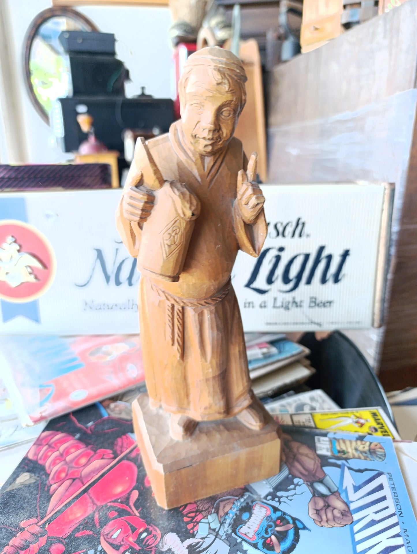 Antigua Escultura China Tallada a Mano | Anciano en Madera Marrón