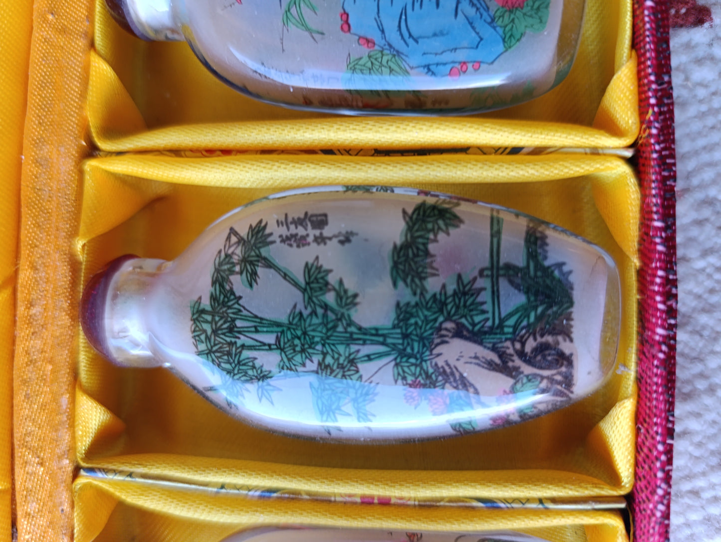 Set de 4 Botellas Chinas de Rapé con Pintura Invertida | Con Estuche Decorativo