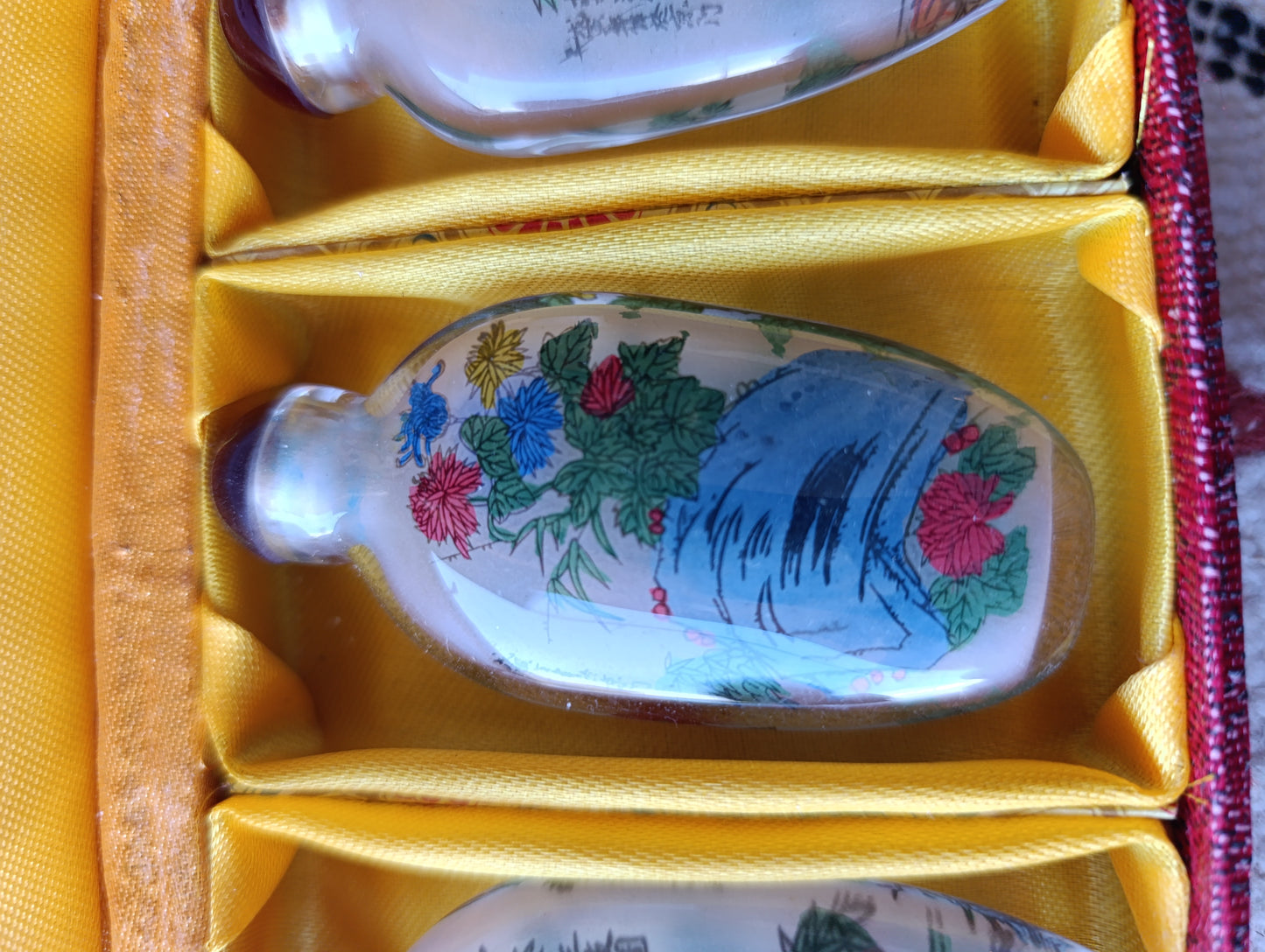 Set de 4 Botellas Chinas de Rapé con Pintura Invertida | Con Estuche Decorativo