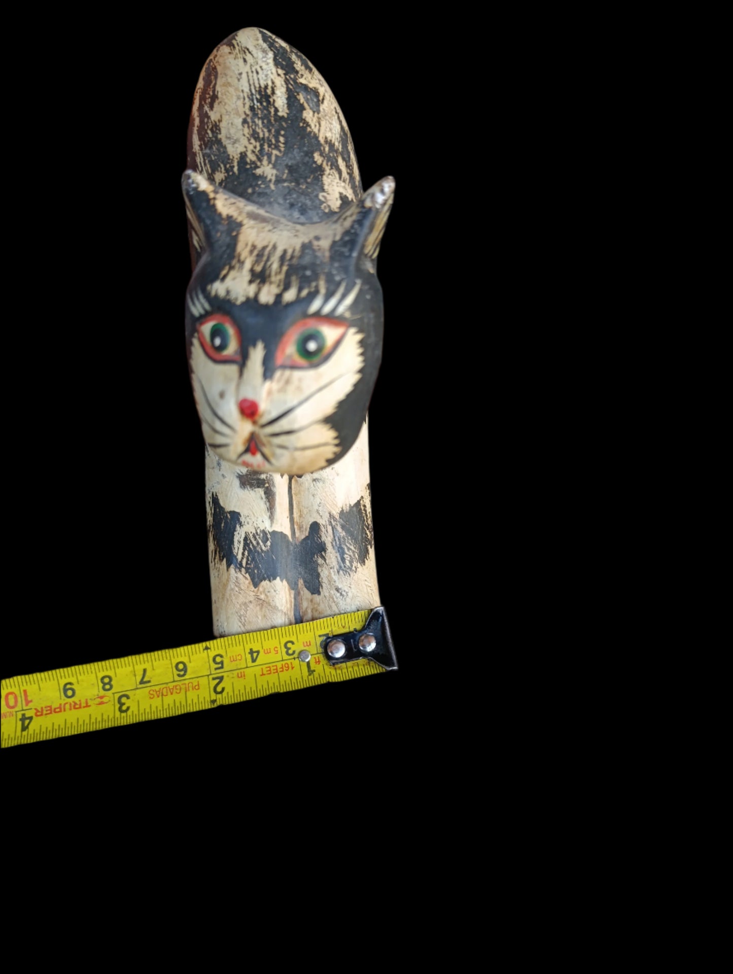 Gato Tallado y Pintado en Madera | Escultura Artesanal Decorativa
