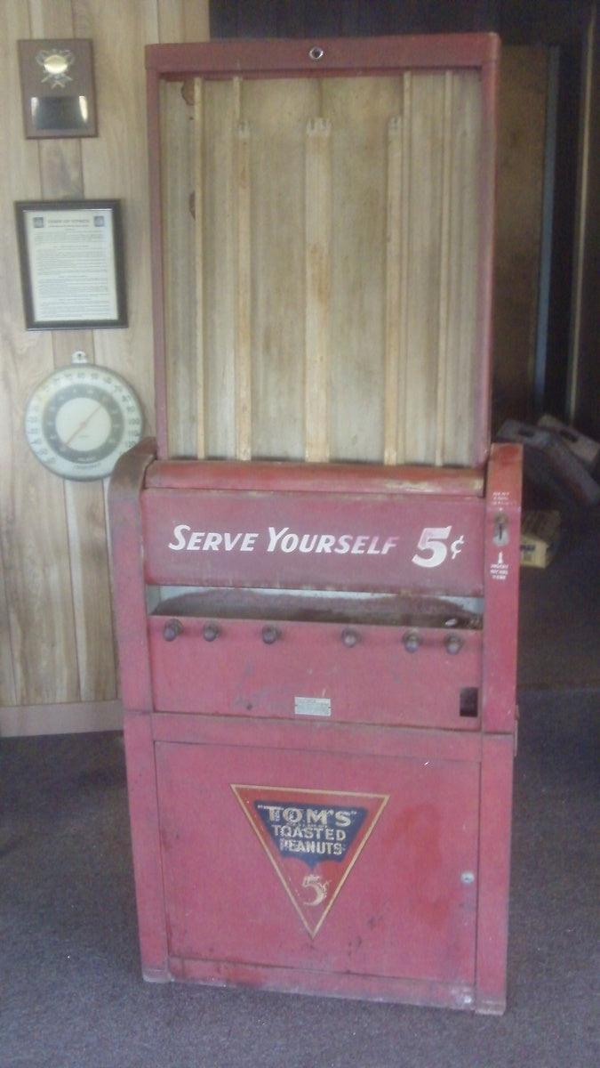 Vintage 1940's Tom's Peanuts 5 Cent Vending Machine - Antiques Bazaar Ensenada