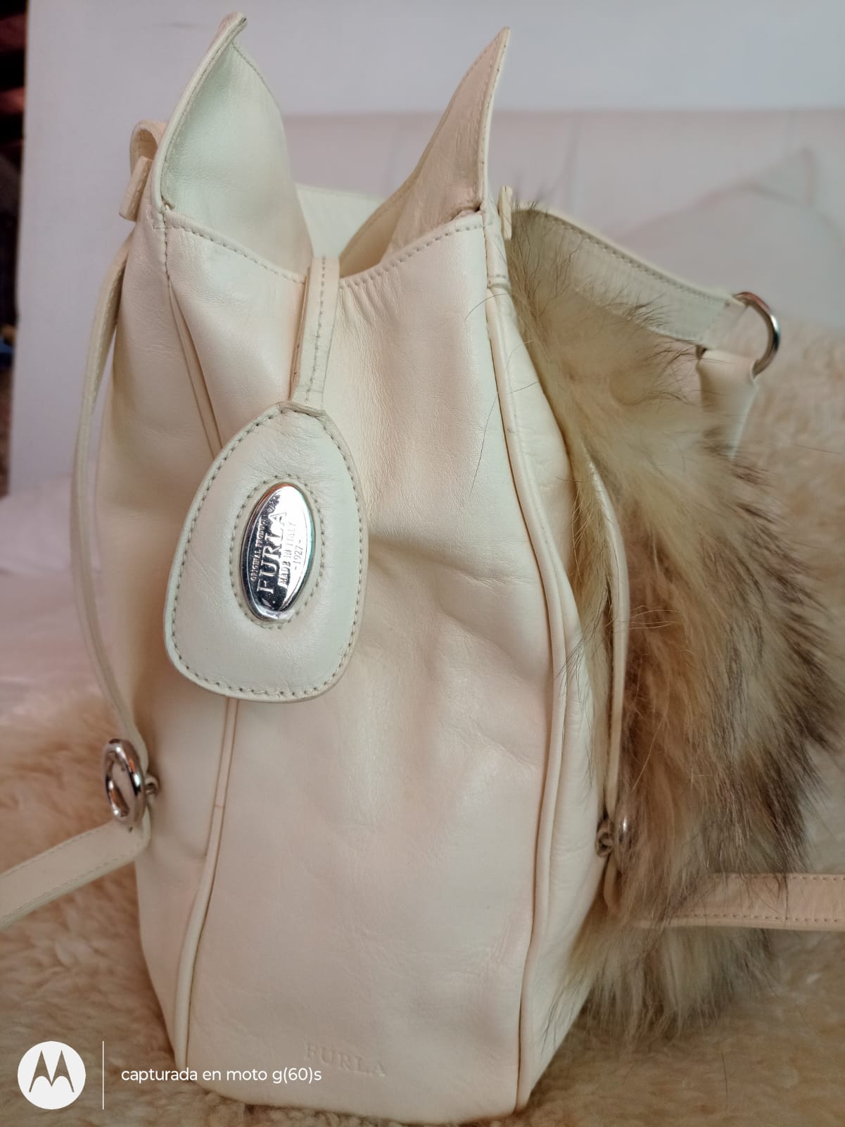 Bolso Cruzado Furla Saddle de Cuero Pebble en Color Marfi - Antiques Bazaar Ensenada