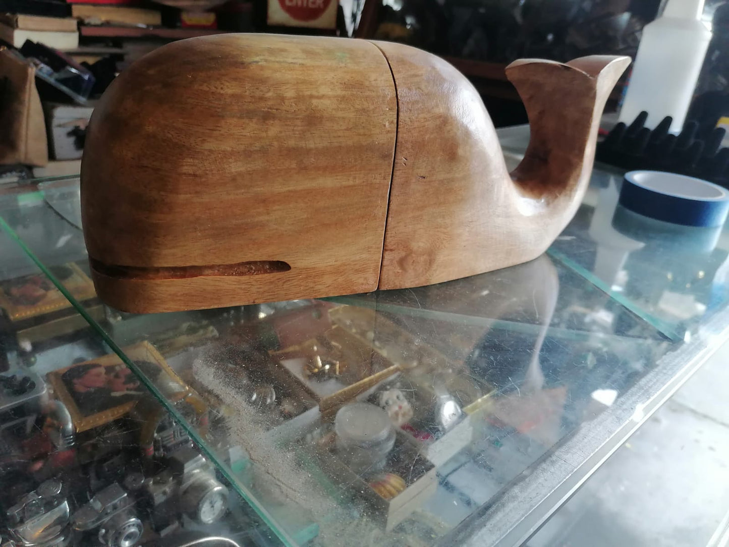 Sujetalibros de madera con forma de ballena - Antiques Bazaar Ensenada