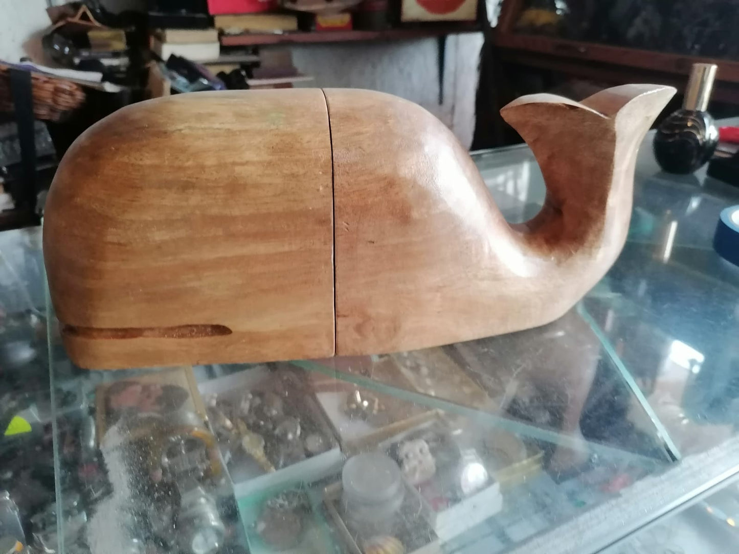 Sujetalibros de madera con forma de ballena - Antiques Bazaar Ensenada