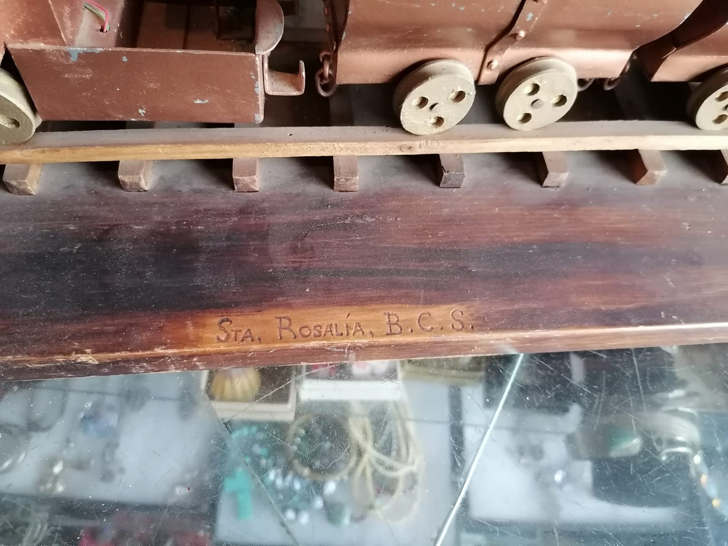 Souvenir Del Pueblo Minero Santa Rosalia B.C.S. Tren de carga Miniatura. - Antiques Bazaar Ensenada