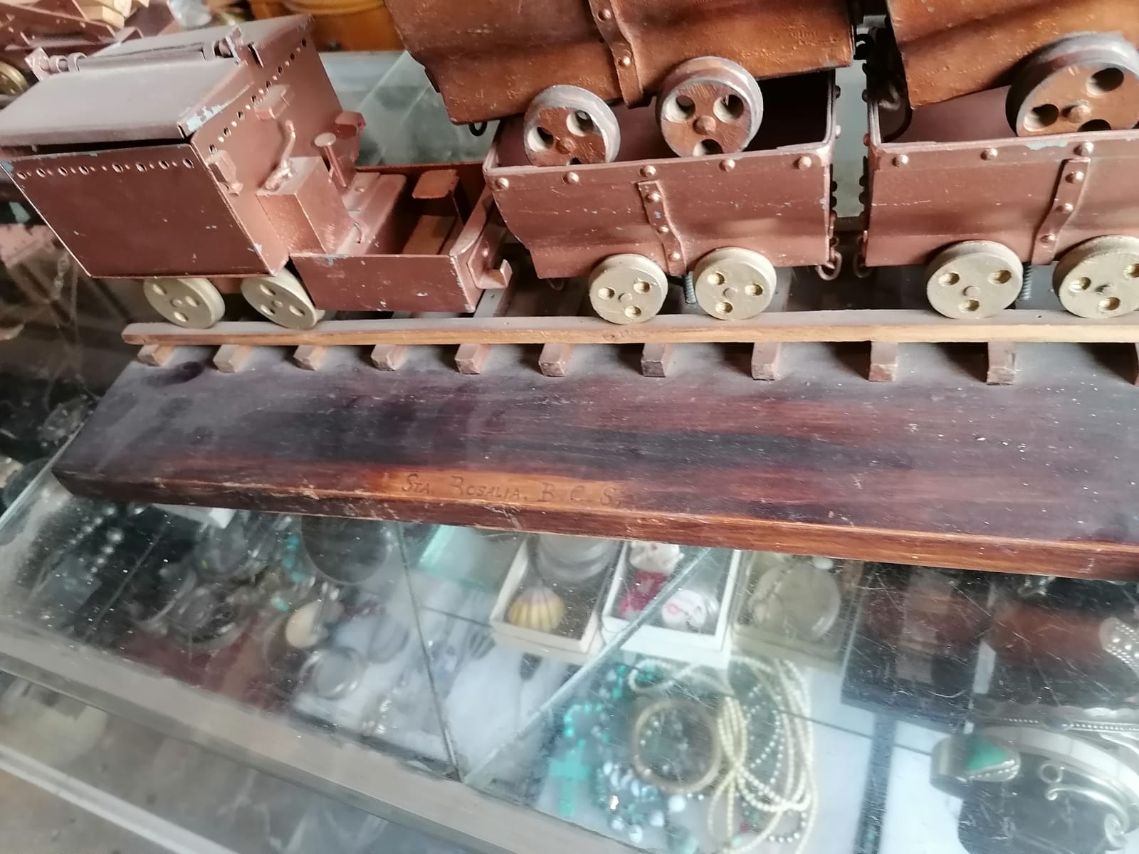 Souvenir Del Pueblo Minero Santa Rosalia B.C.S. Tren de carga Miniatura. - Antiques Bazaar Ensenada