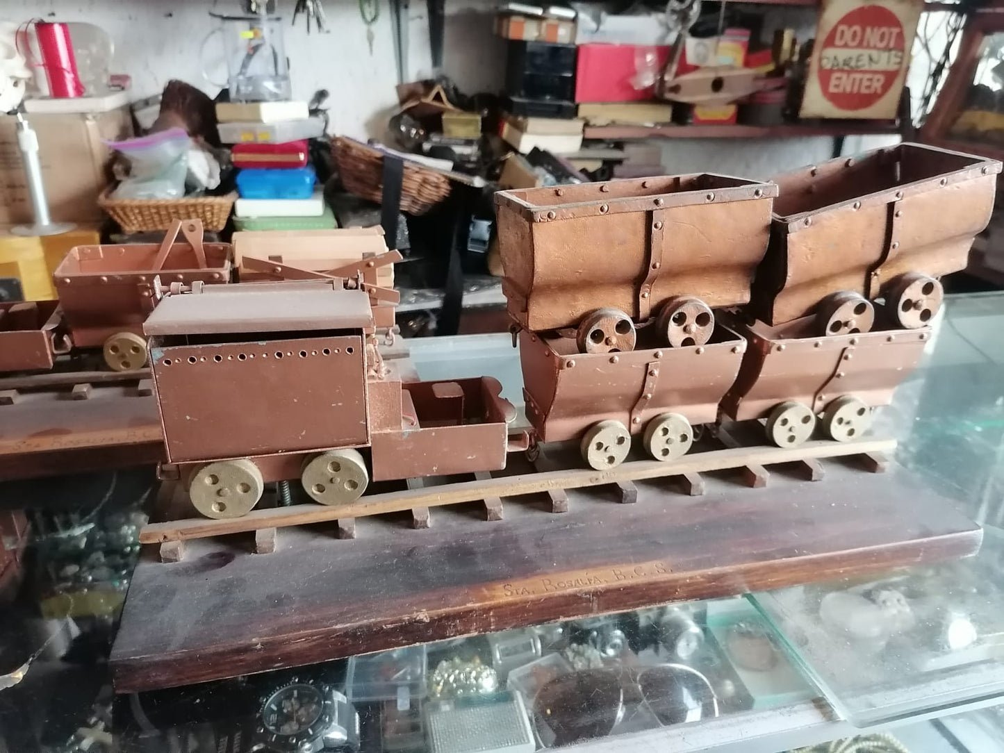 Souvenir Del Pueblo Minero Santa Rosalia B.C.S. Tren de carga Miniatura. - Antiques Bazaar Ensenada