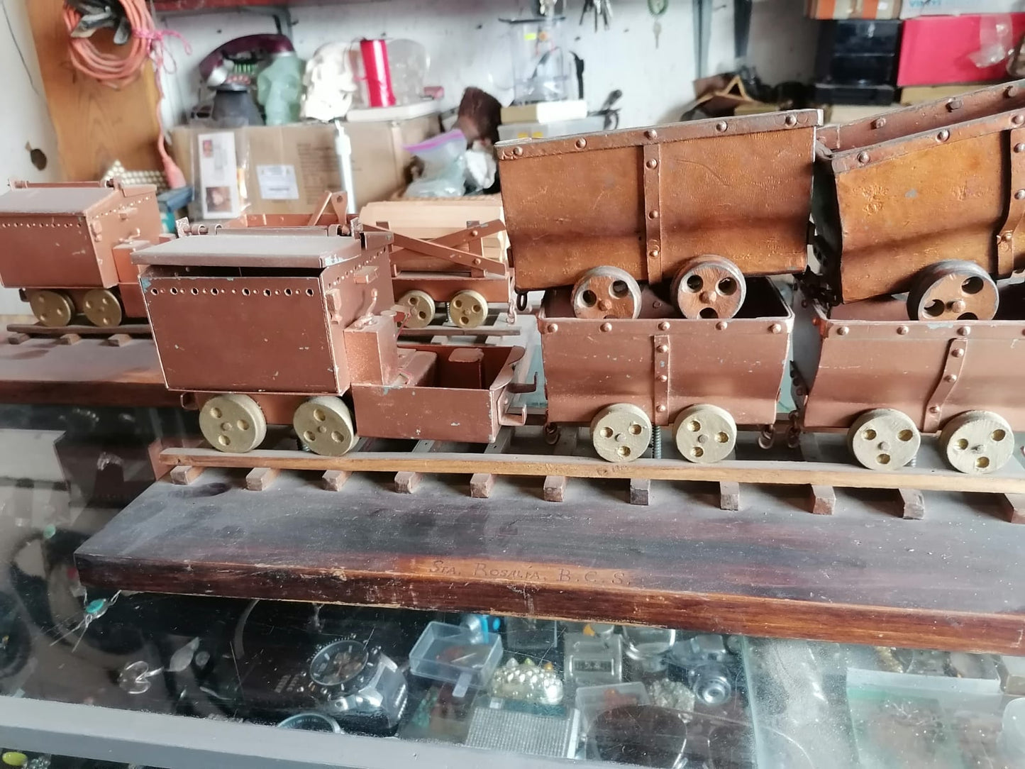 Souvenir Del Pueblo Minero Santa Rosalia B.C.S. Tren de carga Miniatura. - Antiques Bazaar Ensenada