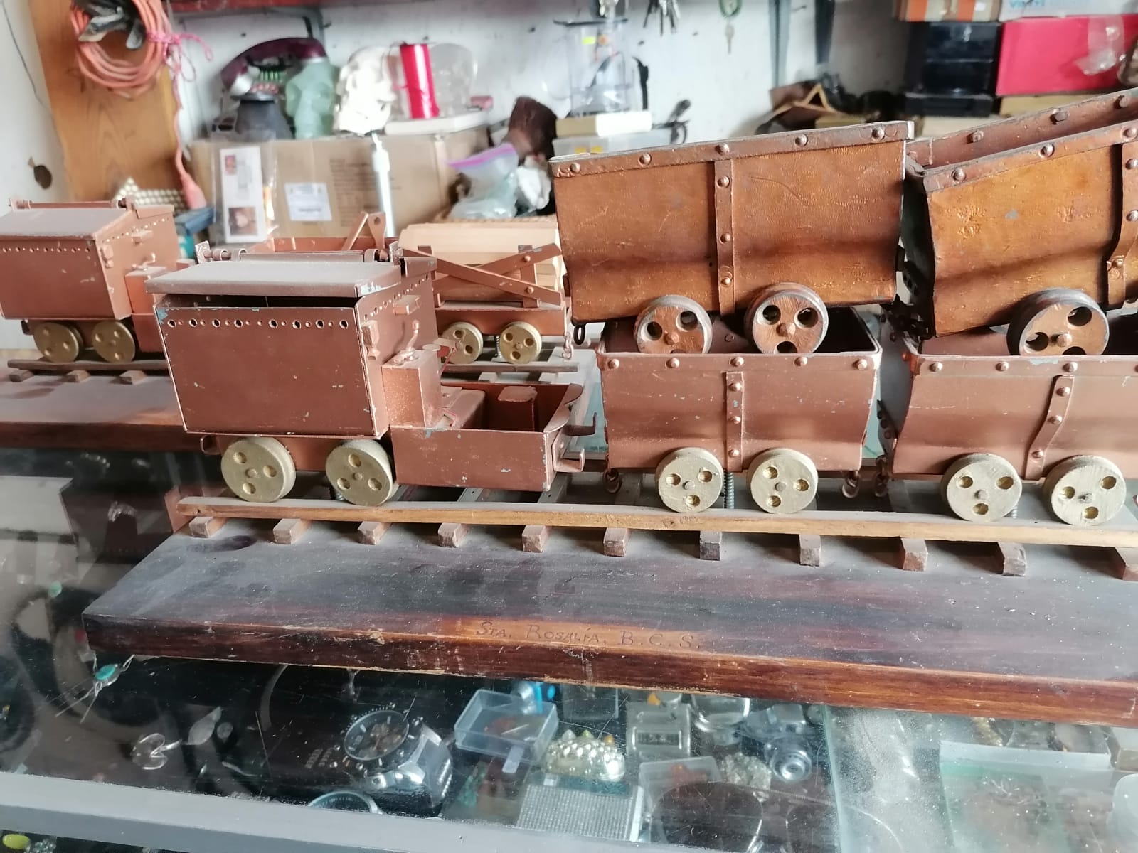 Souvenir Del Pueblo Minero Santa Rosalia B.C.S. Tren de carga Miniatura. - Antiques Bazaar Ensenada