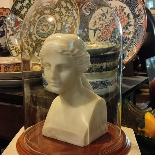 Busto femenino neoclásico de mármol