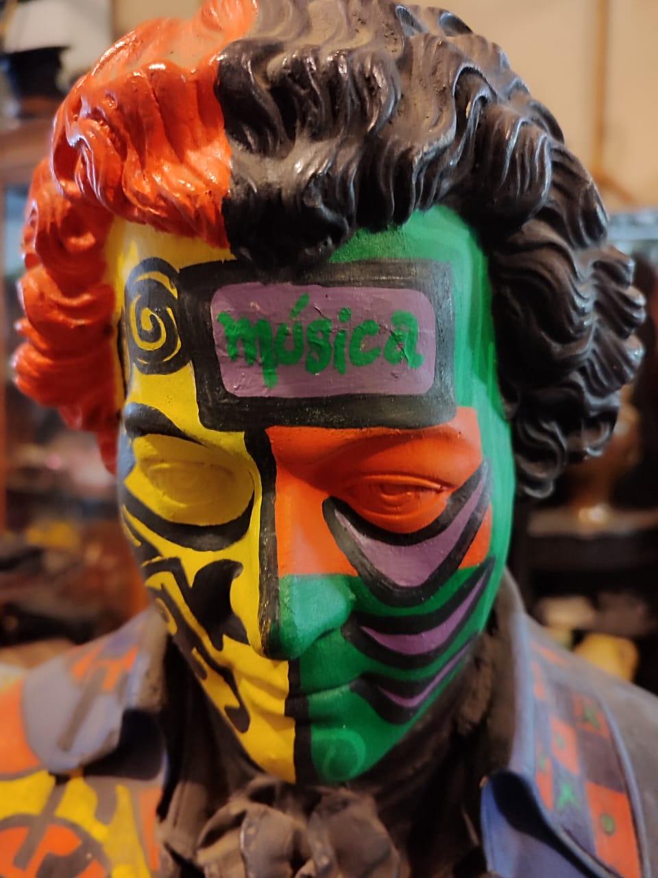 Pop Art Bust Sculpture - Antiques Bazaar Ensenada