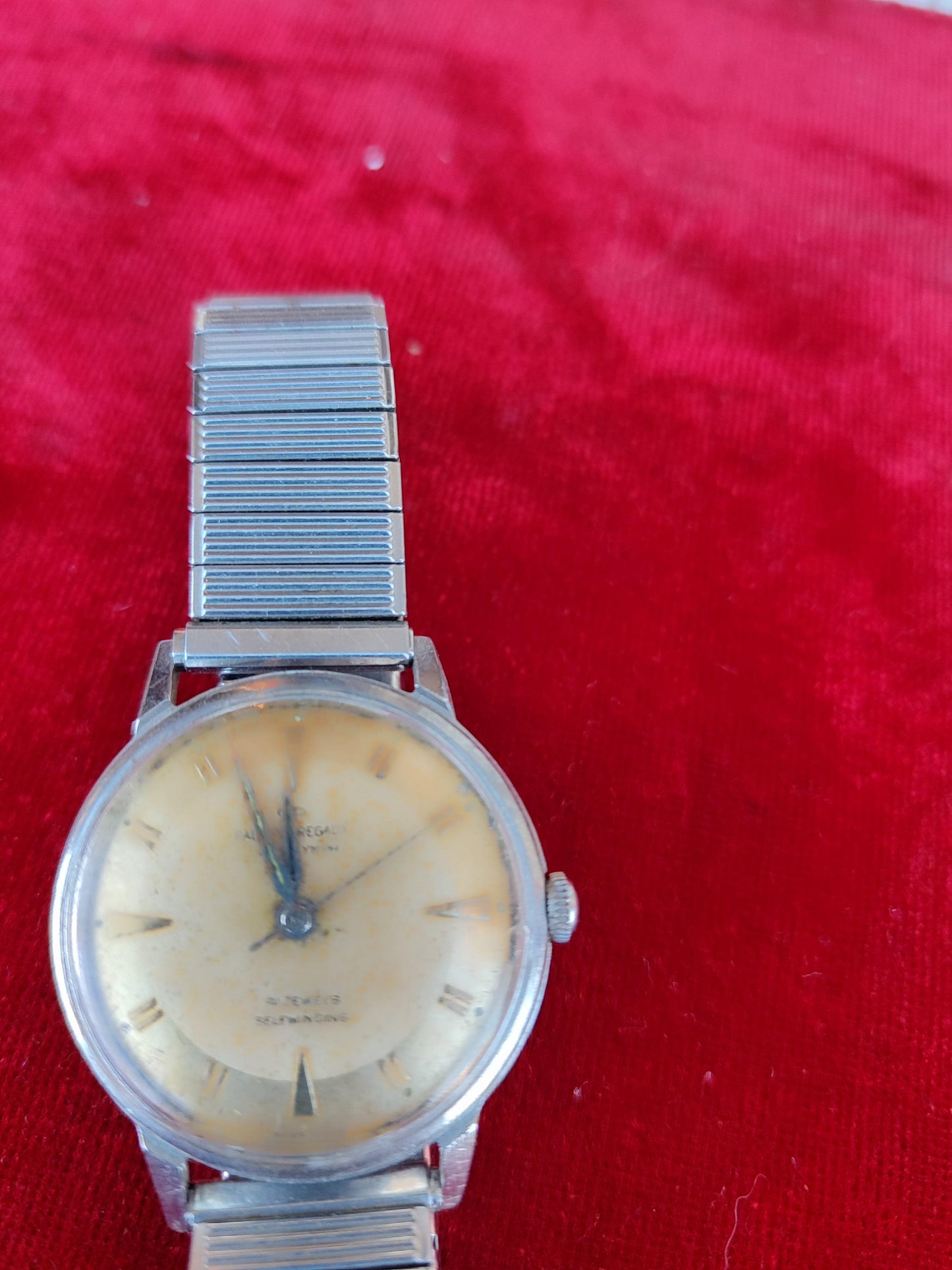 Reloj mecánico Caravelle plateado