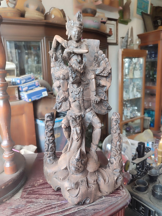 Escultura de madera de Hanuman y Naga