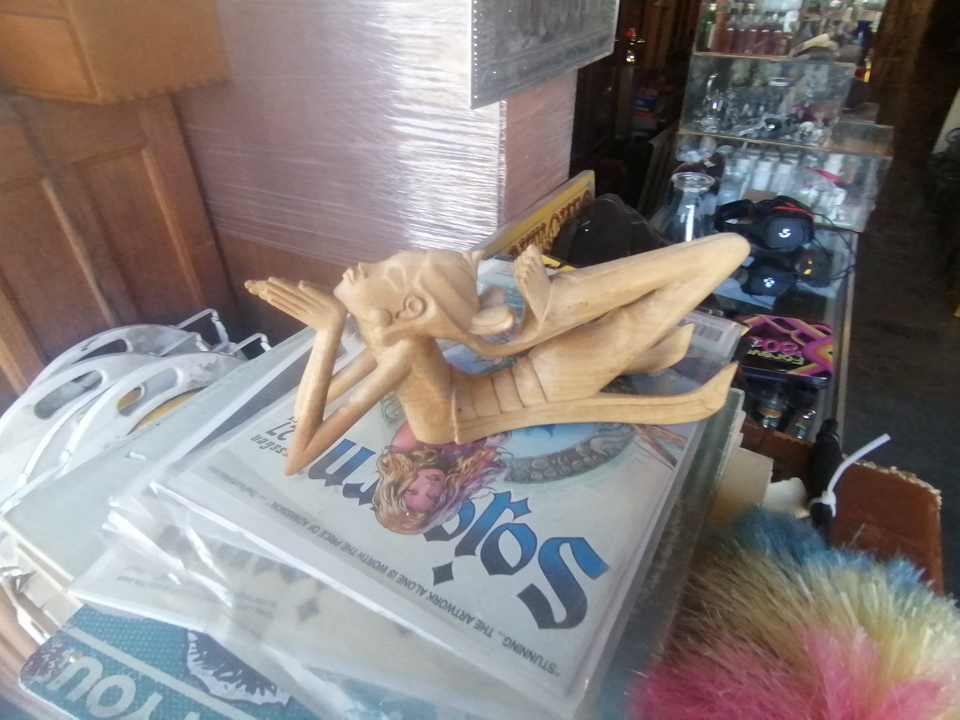 Escultura artesanal de madera hecha a mano en Bali - Antiques Bazaar Ensenada