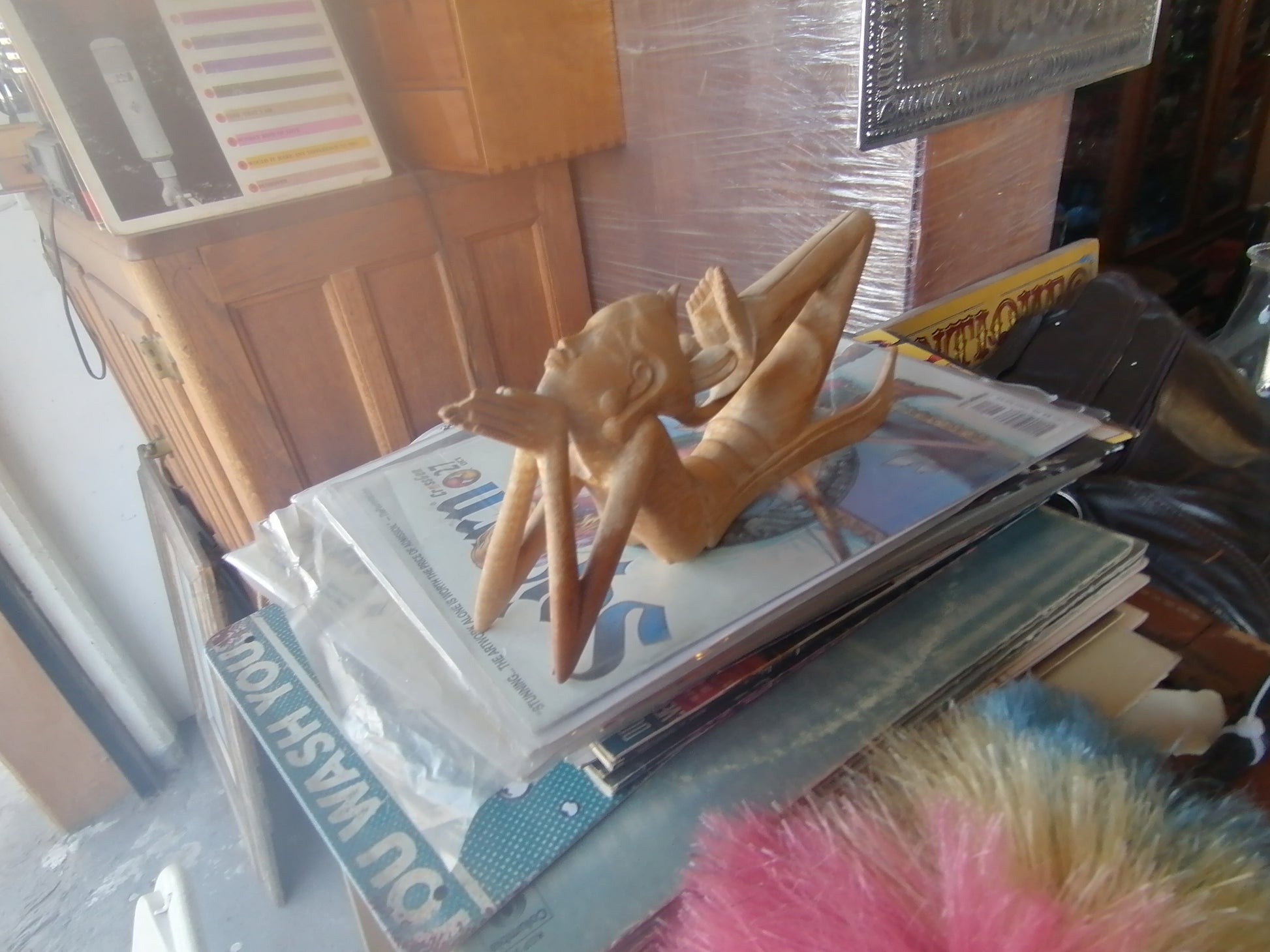 Escultura artesanal de madera hecha a mano en Bali - Antiques Bazaar Ensenada