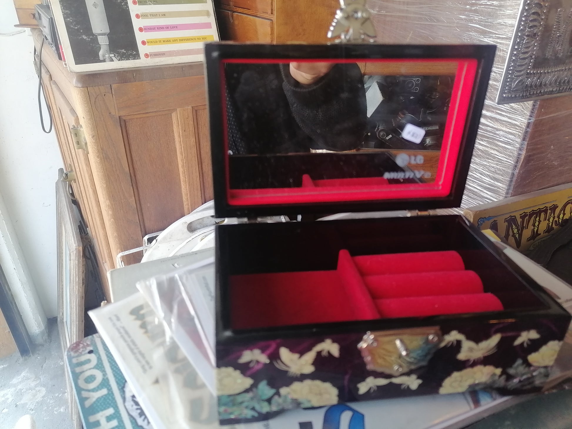 Caja Decorada Con Abulon. - Antiques Bazaar Ensenada
