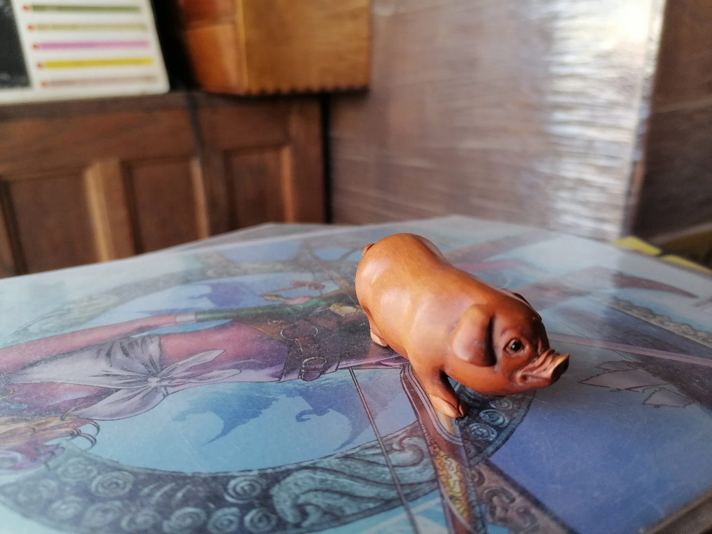 Auténtico netsuke de cerdo tallado en madera, - Antiques Bazaar Ensenada