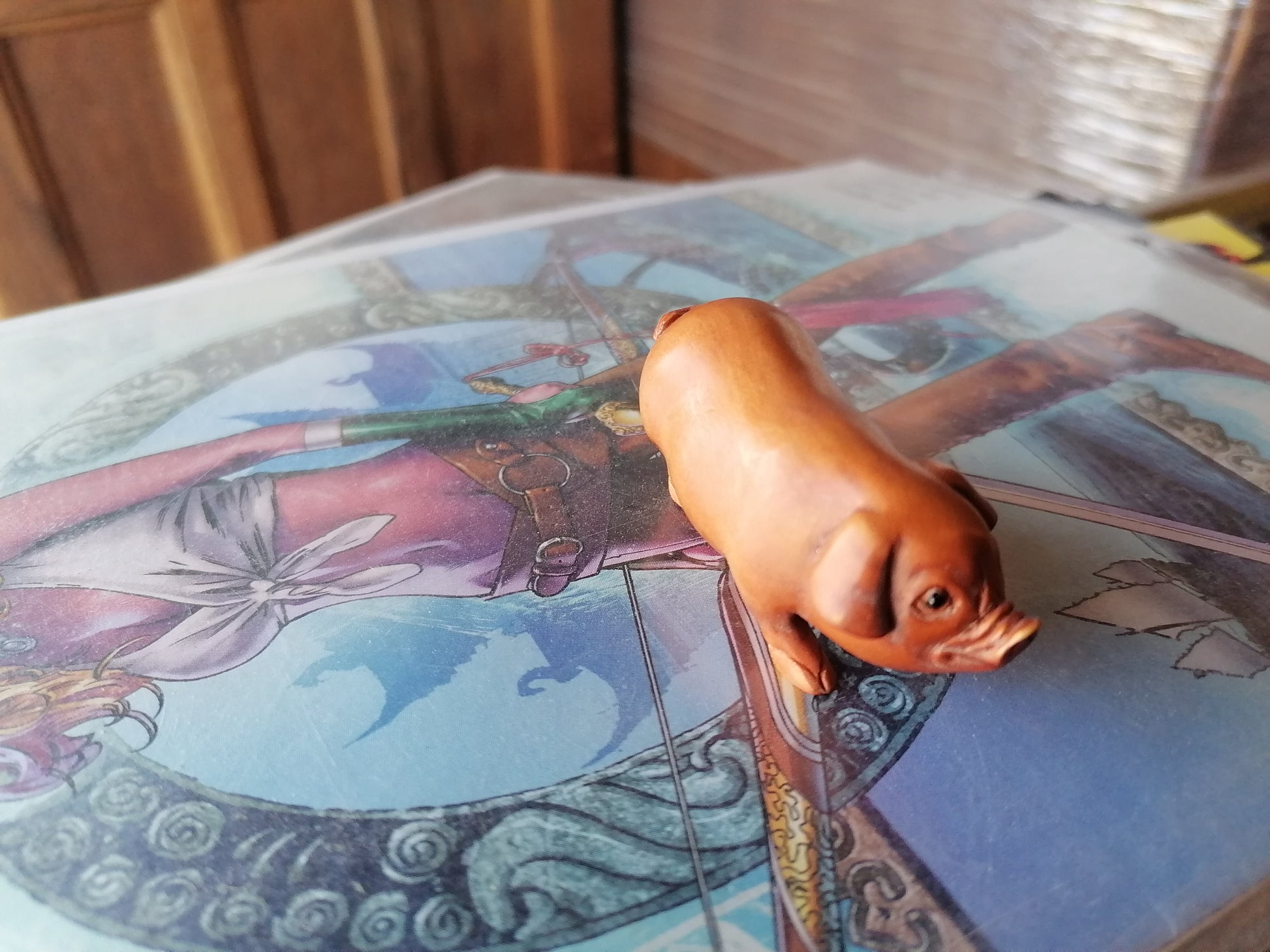 Auténtico netsuke de cerdo tallado en madera, - Antiques Bazaar Ensenada