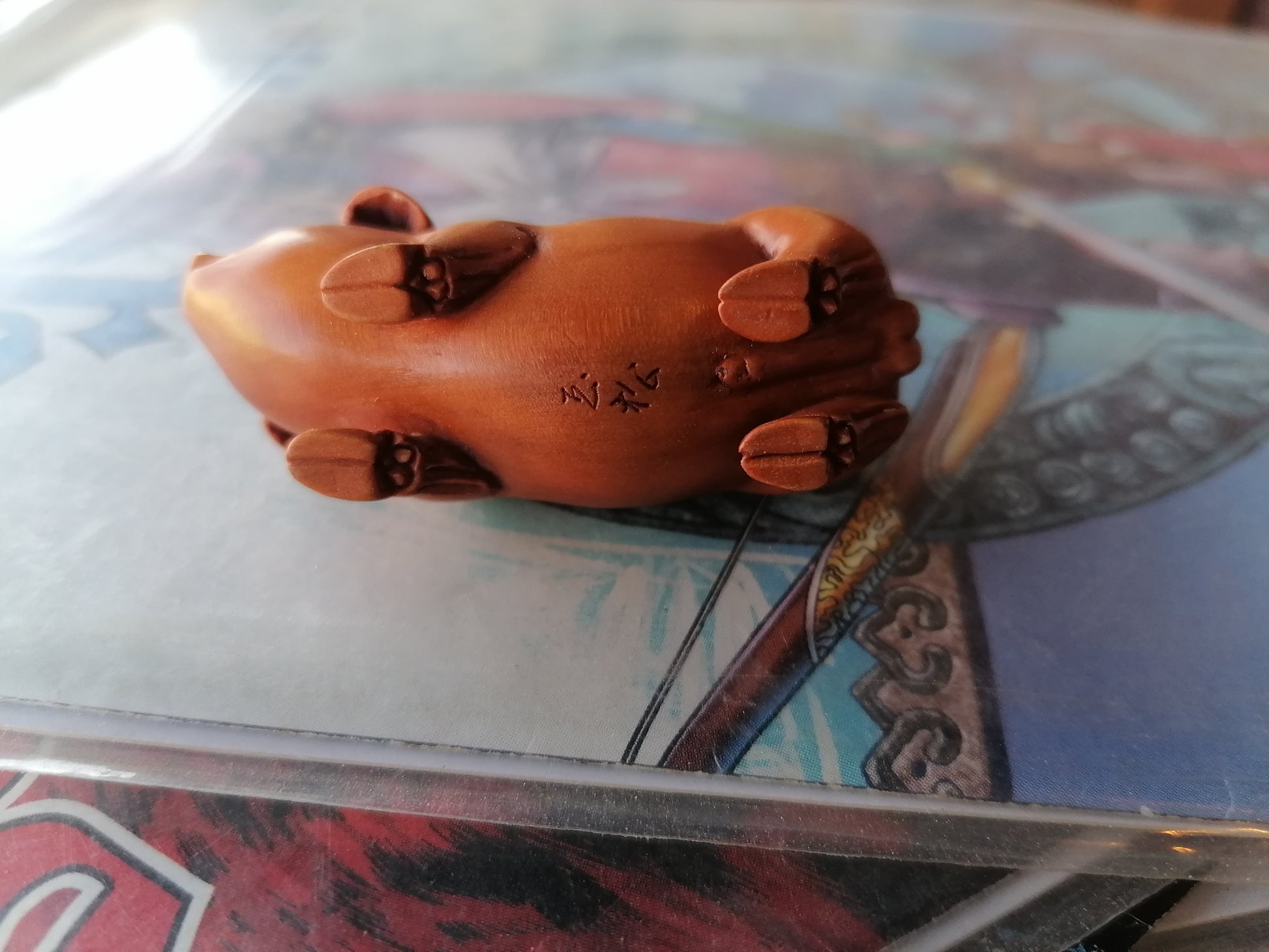 Auténtico netsuke de cerdo tallado en madera, - Antiques Bazaar Ensenada