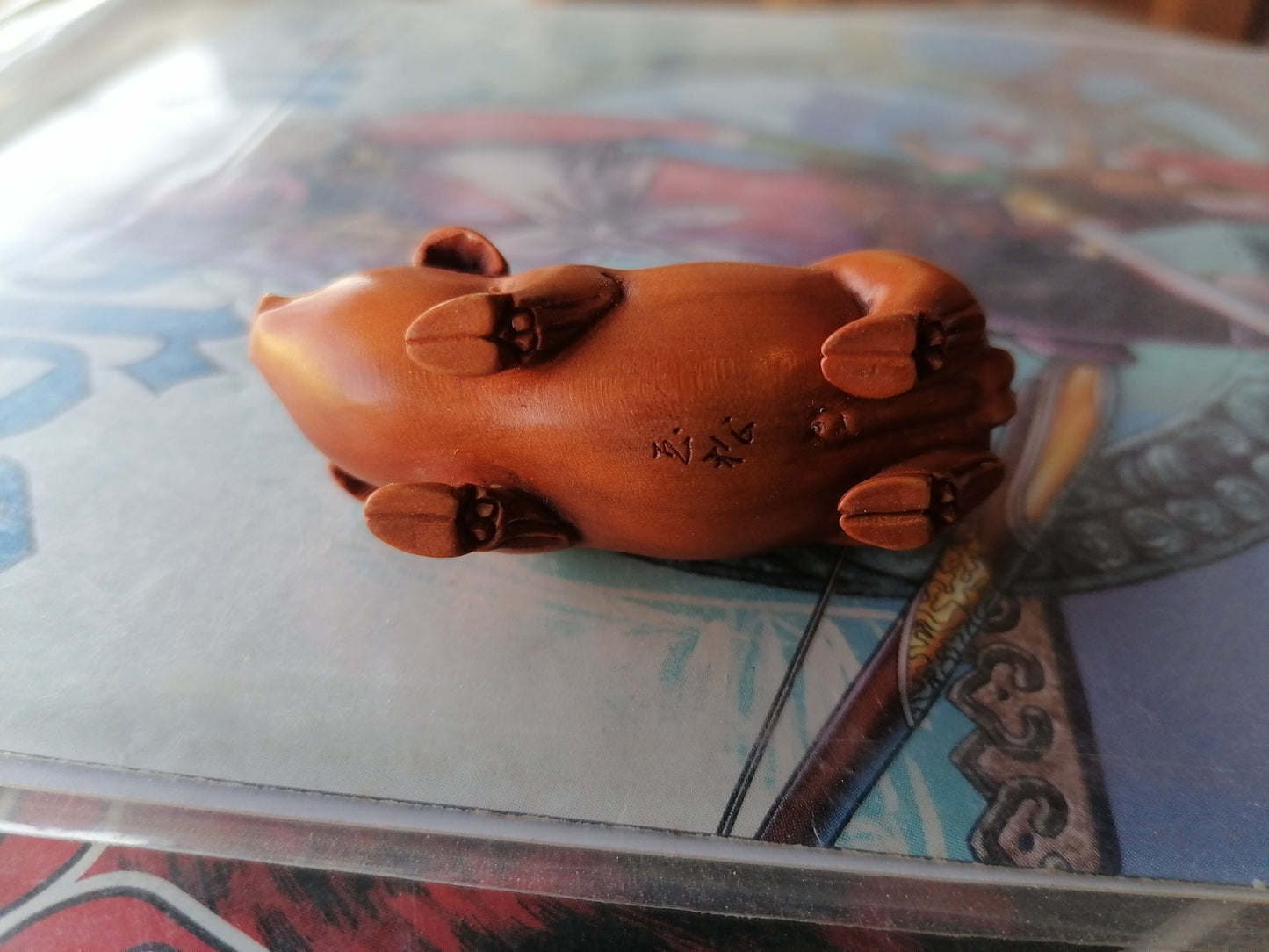 Auténtico netsuke de cerdo tallado en madera, - Antiques Bazaar Ensenada