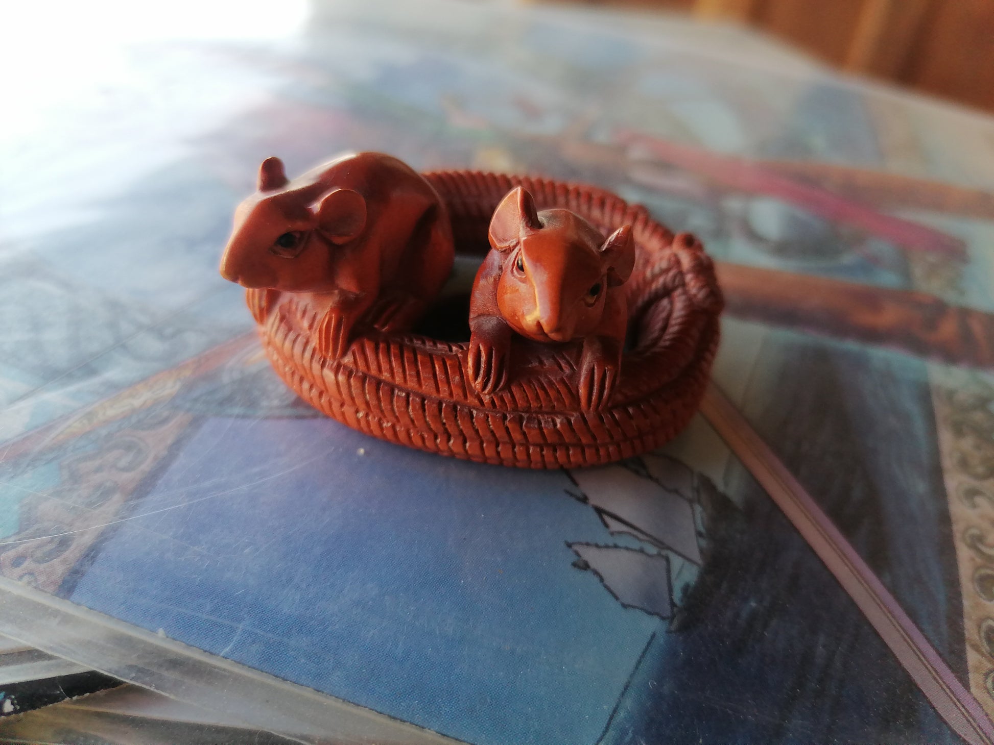 Netsuke Tallado a mano de Ratas En La Cuerda. - Antiques Bazaar Ensenada