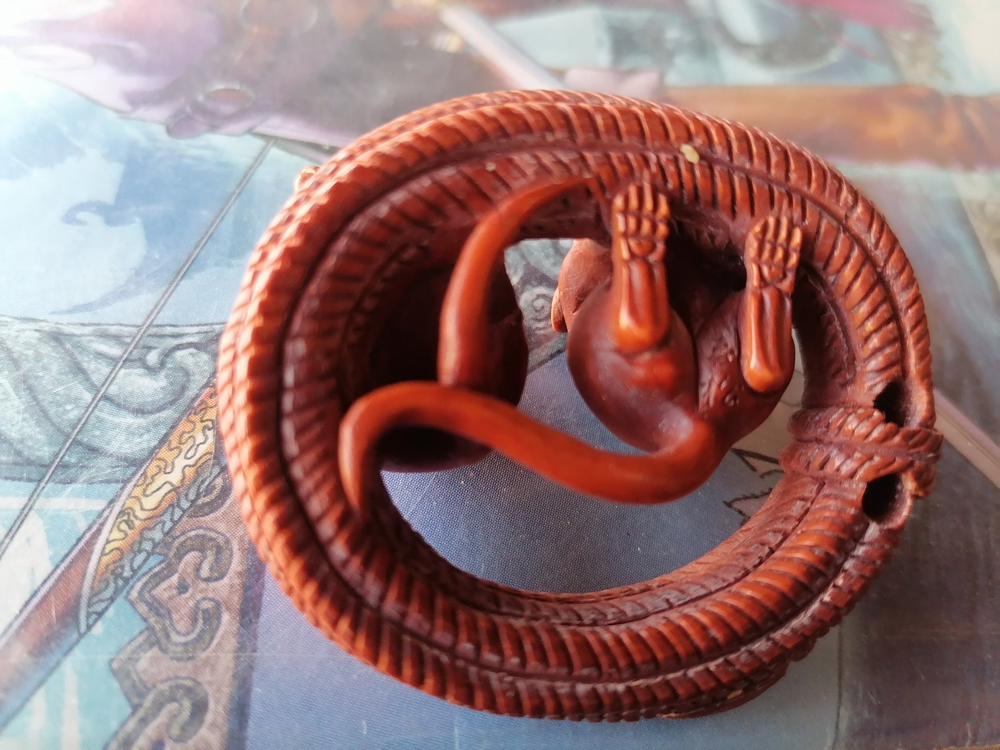 Netsuke Tallado a mano de Ratas En La Cuerda. - Antiques Bazaar Ensenada