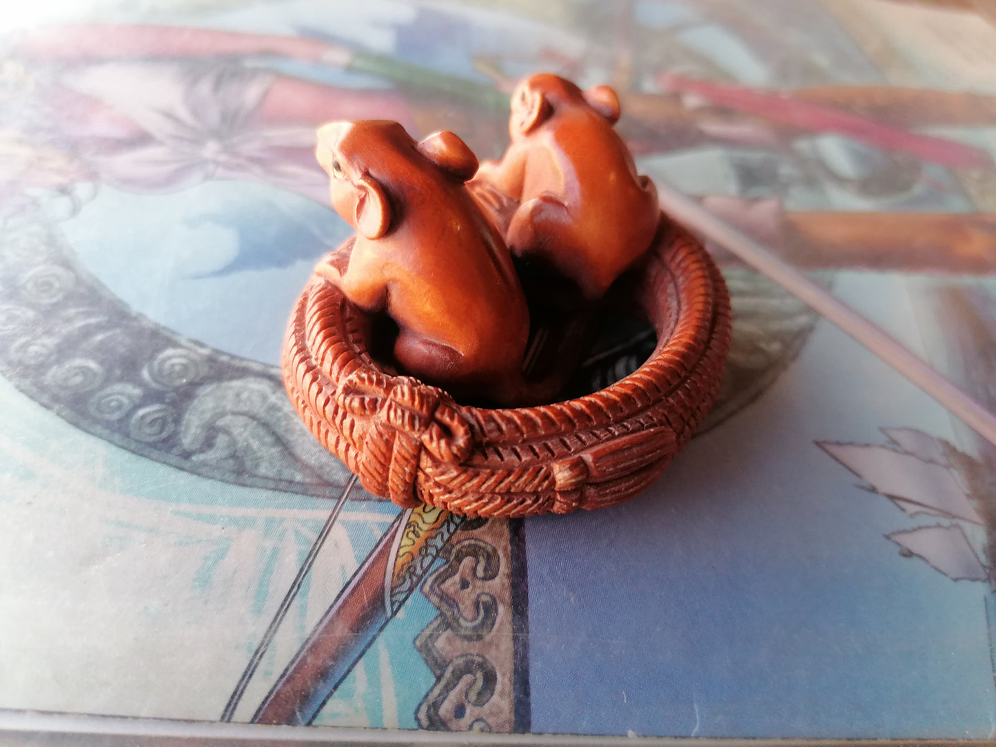 Netsuke Tallado a mano de Ratas En La Cuerda. - Antiques Bazaar Ensenada